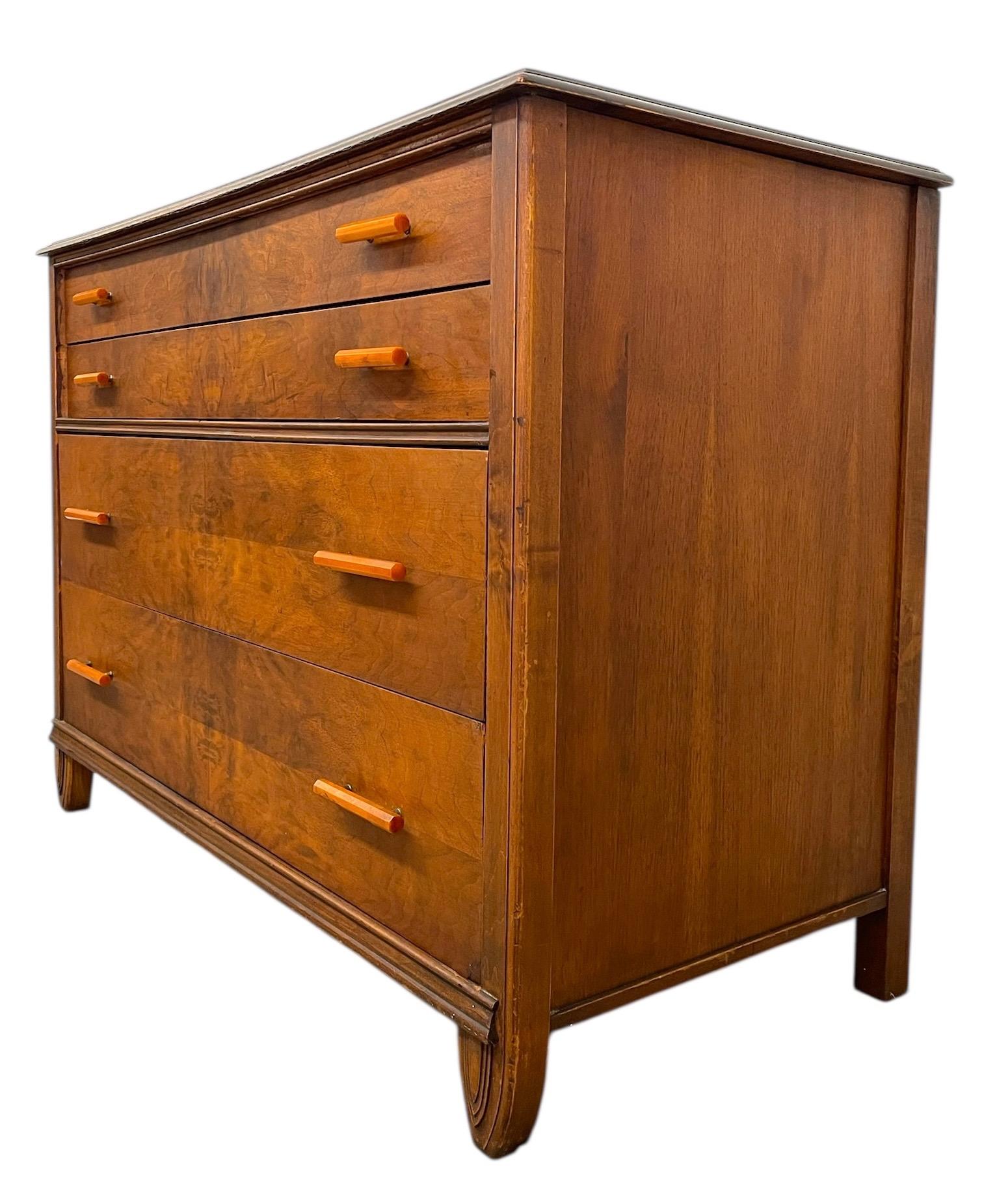Vintage Art Deco Dresser with Four Drawers In condizioni buone in vendita a Seattle, WA