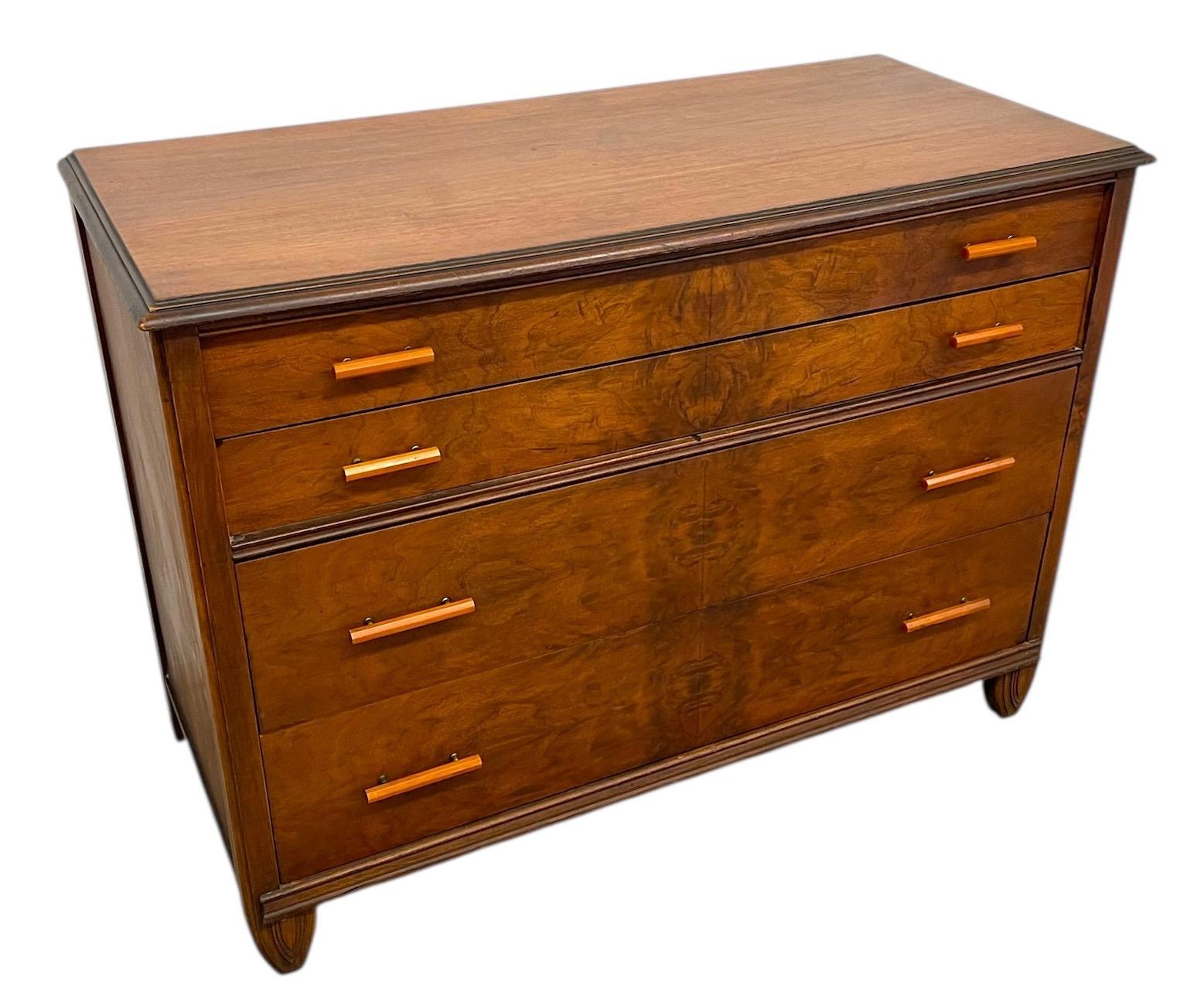 Fine XX secolo Vintage Art Deco Dresser with Four Drawers in vendita