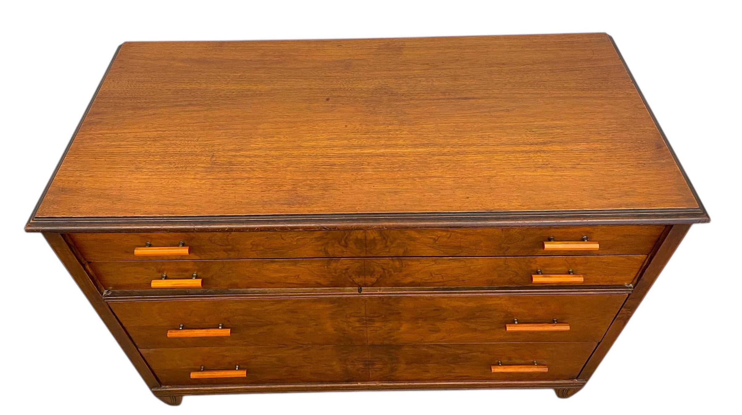 Vintage Art Deco Dresser with Four Drawers in vendita 1