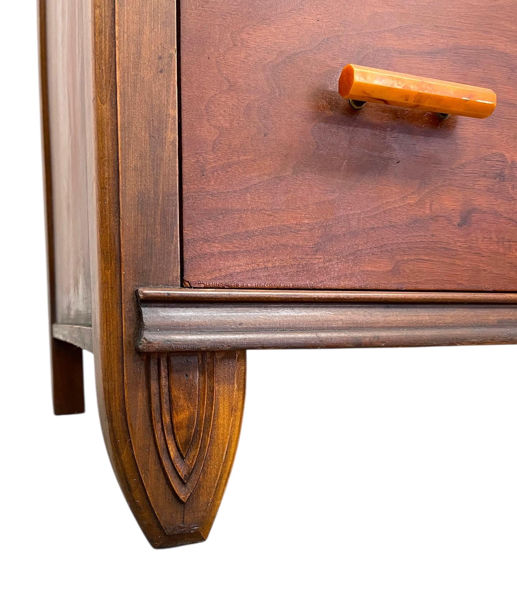 Vintage Art Deco Dresser with Four Drawers in vendita 2