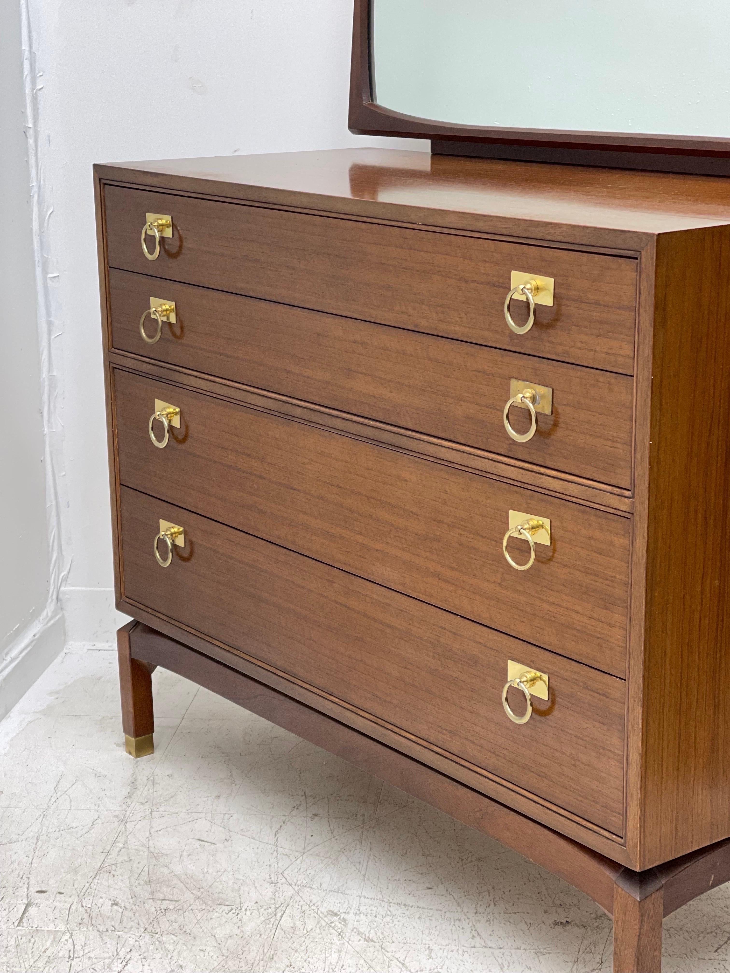 Vintage Mid Century Modern Dresser with Mirror In Good Condition For Sale In Seattle, WA