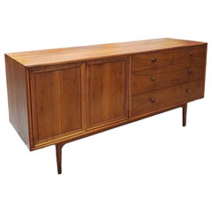 Vintage Mid-Century Modern The Modern Drexel Commode ou crédence en noyer massif