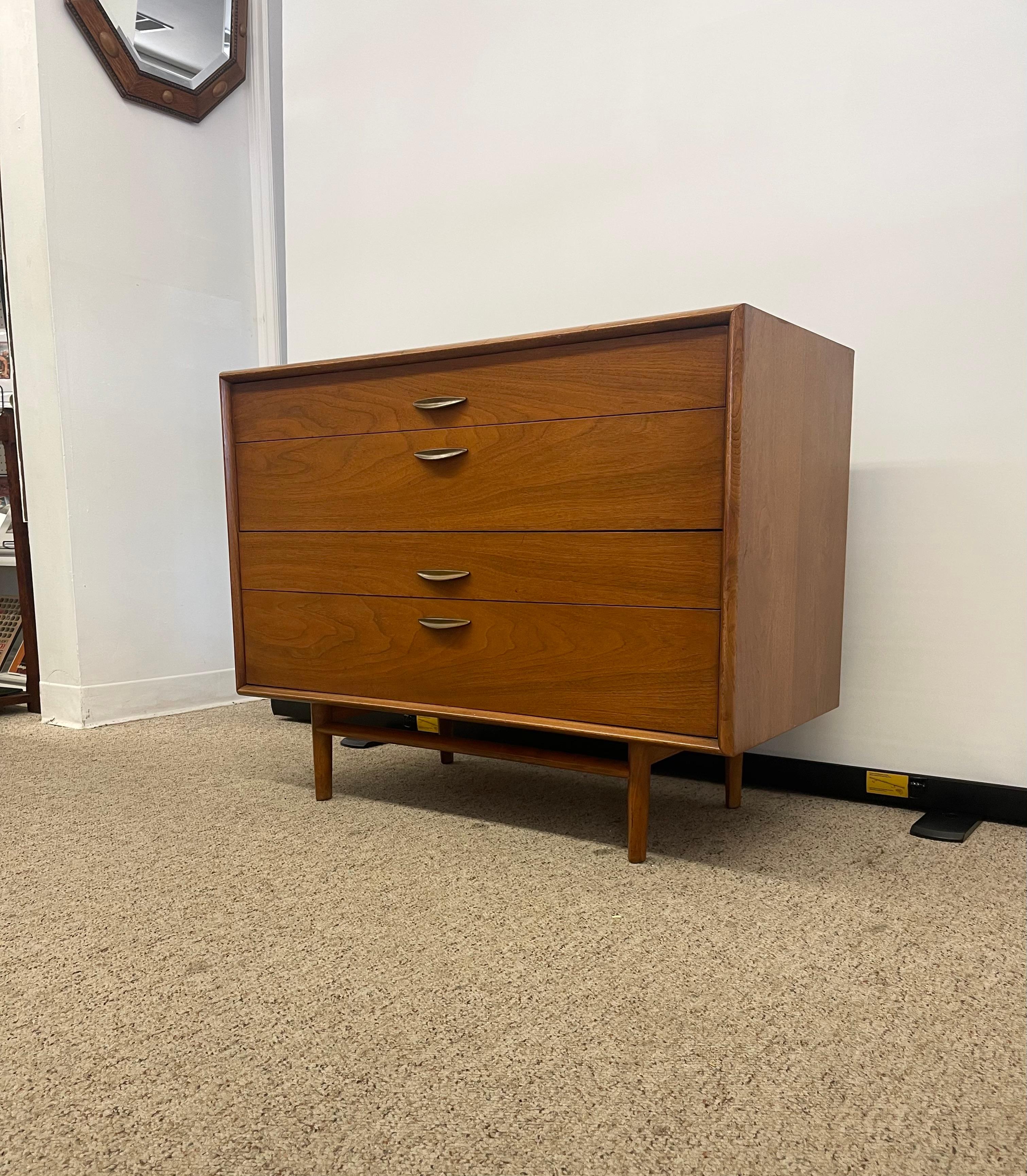 Conjunto de cómoda y armario de discos Drexel Parallel Vintage Mid Century Modern en venta 4
