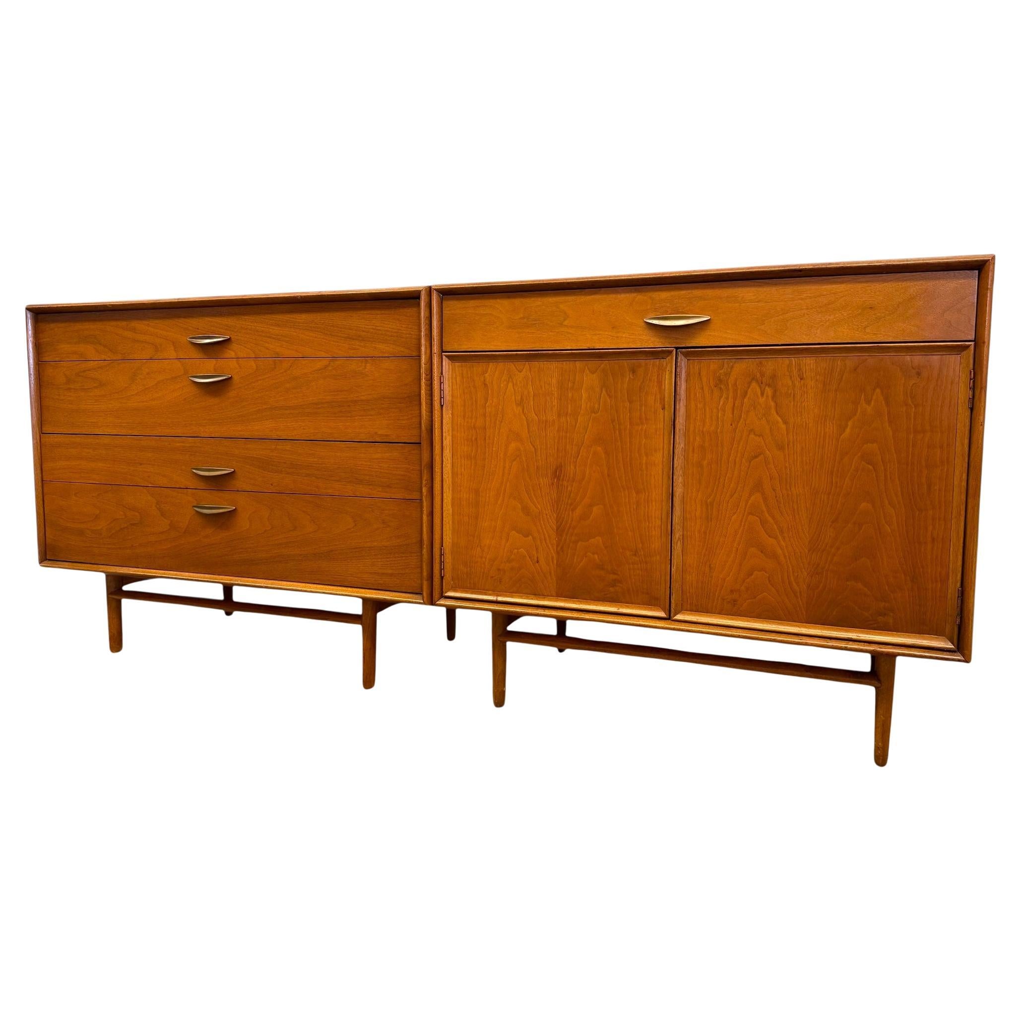 Vintage Mid Century Modern Drexel Parallel Dresser und Record Cabinet Set