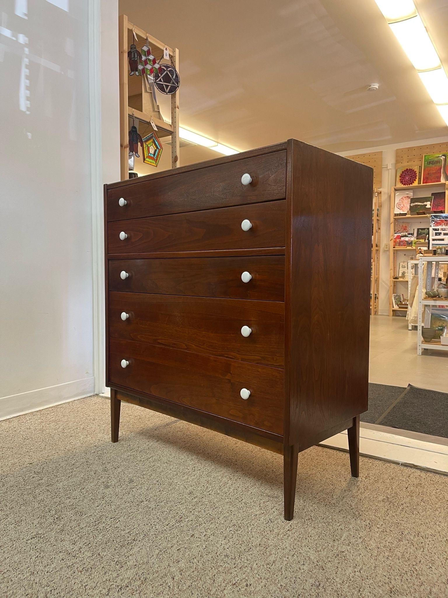 Late 20th Century Vintage Mid Century Modern Drexel Style Tall Walnut Toned Five Drawer Dresser. For Sale
