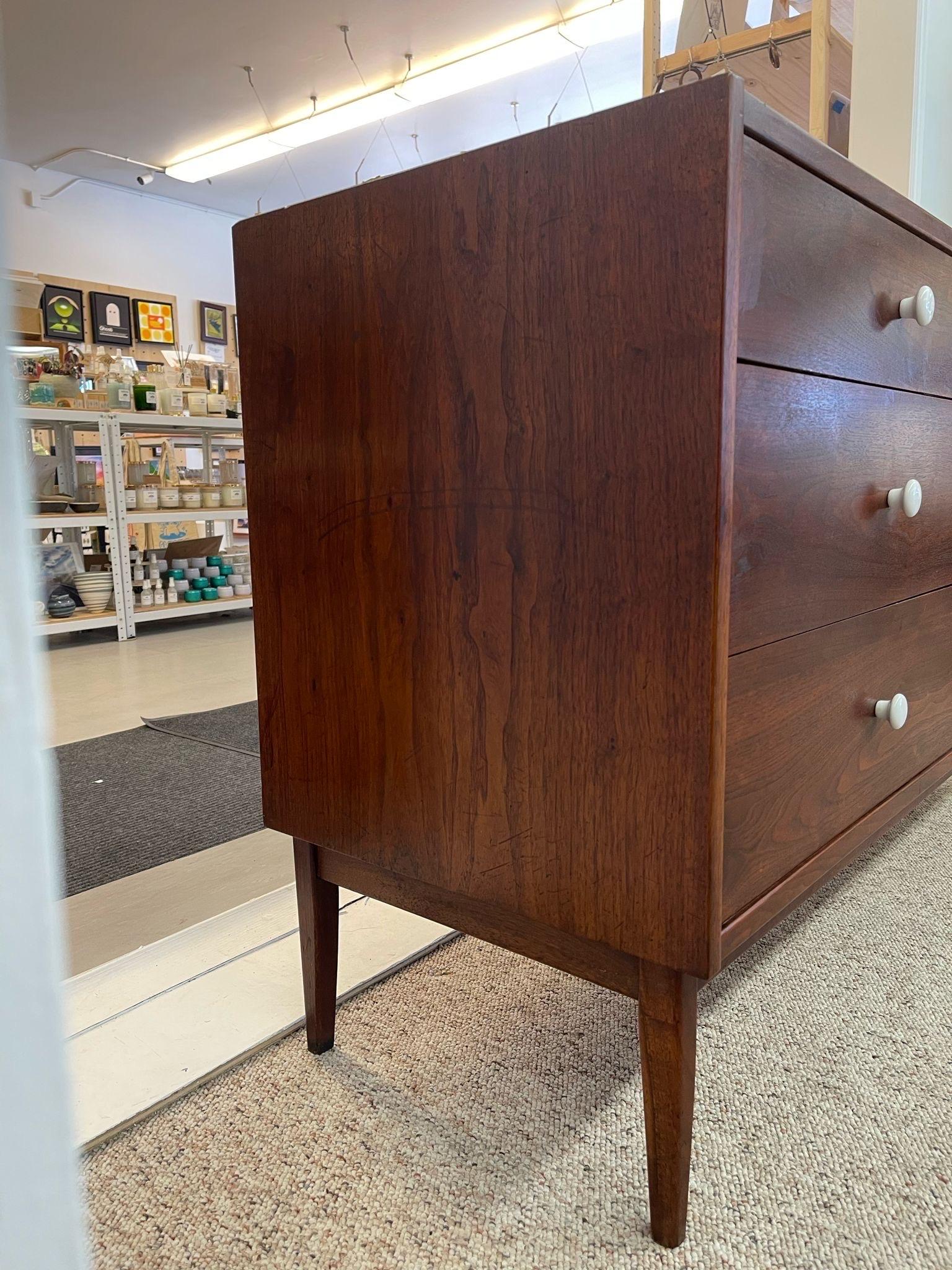 Late 20th Century Vintage Mid Century Modern Drexel Style Walnut Toned Lowboy Credenza. For Sale