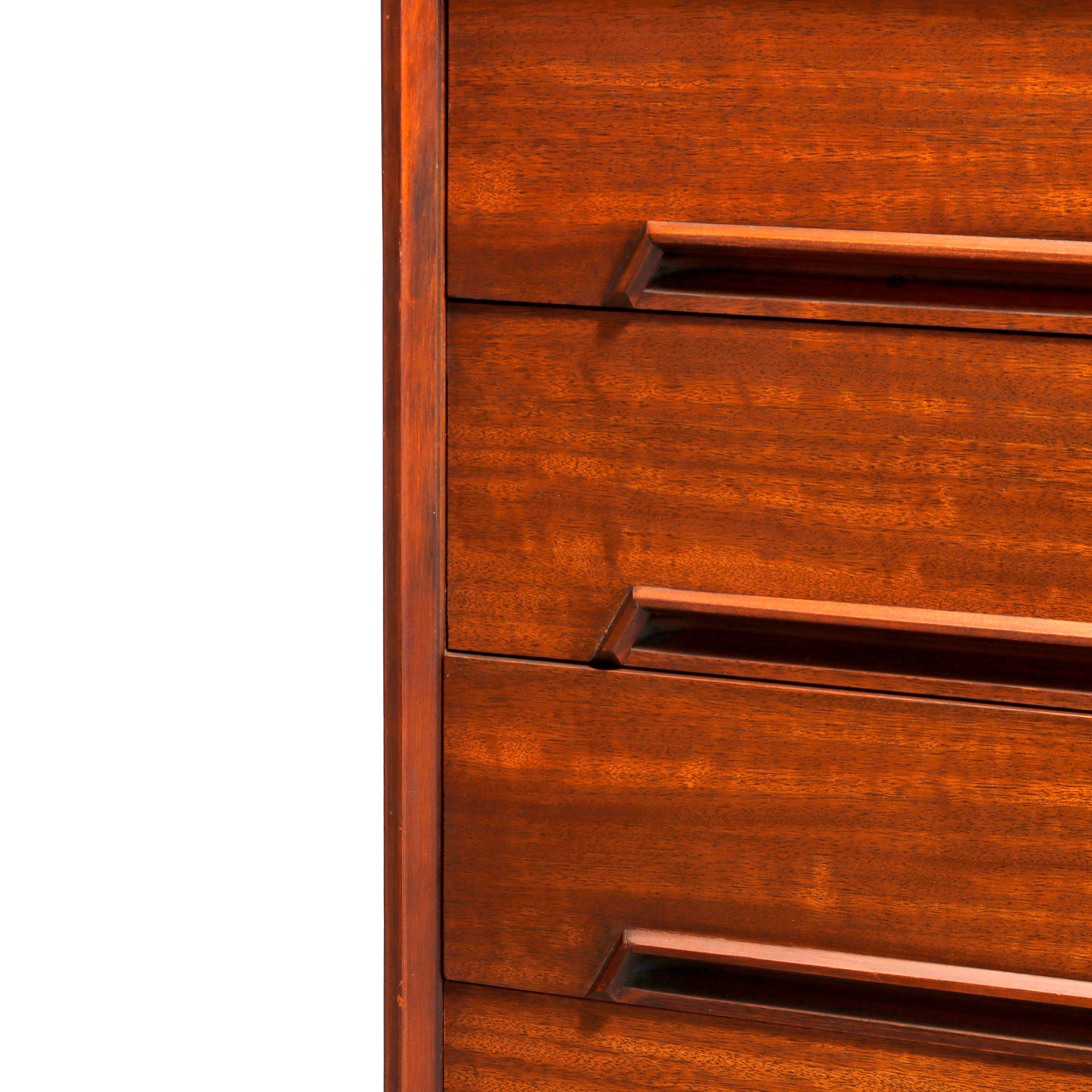 Mid-Century Modern Drexel Walnut Five-Drawer Dresser, Perspective, 20th Century 4