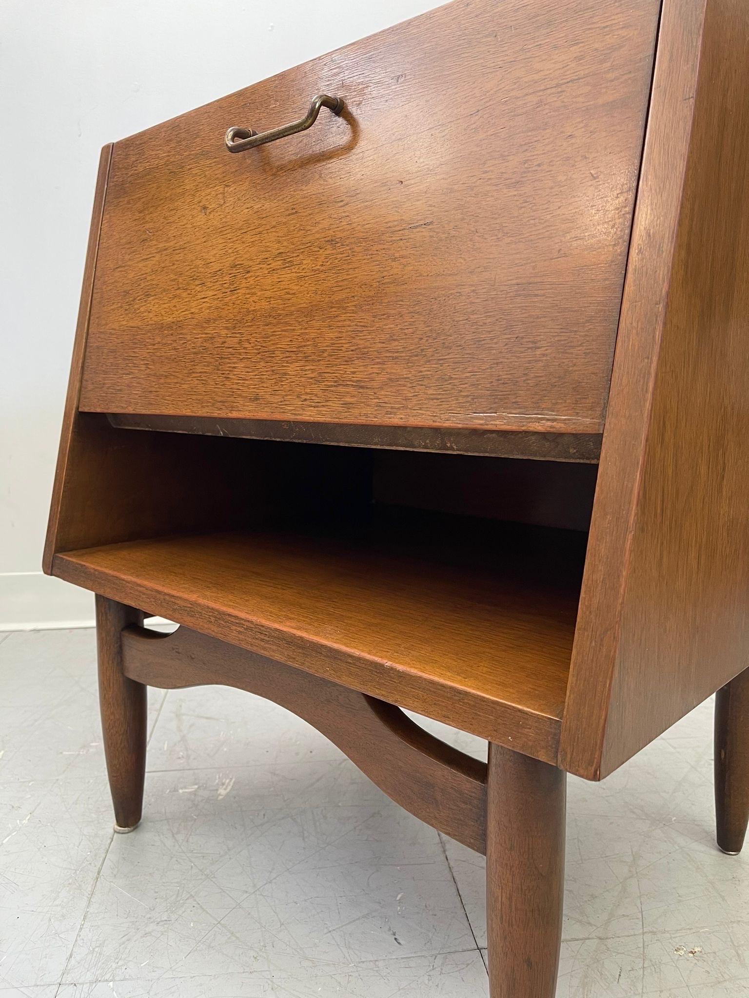 Vintage Mid Century Modern Drop Front Nightstand From American Martins Villie In Good Condition For Sale In Seattle, WA
