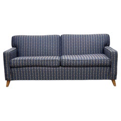 Vintage-Sofa im Mid-Century-Modern-Stil nach Dunbar-Vorbild, flach, auf ausgestellten Holzbeinen