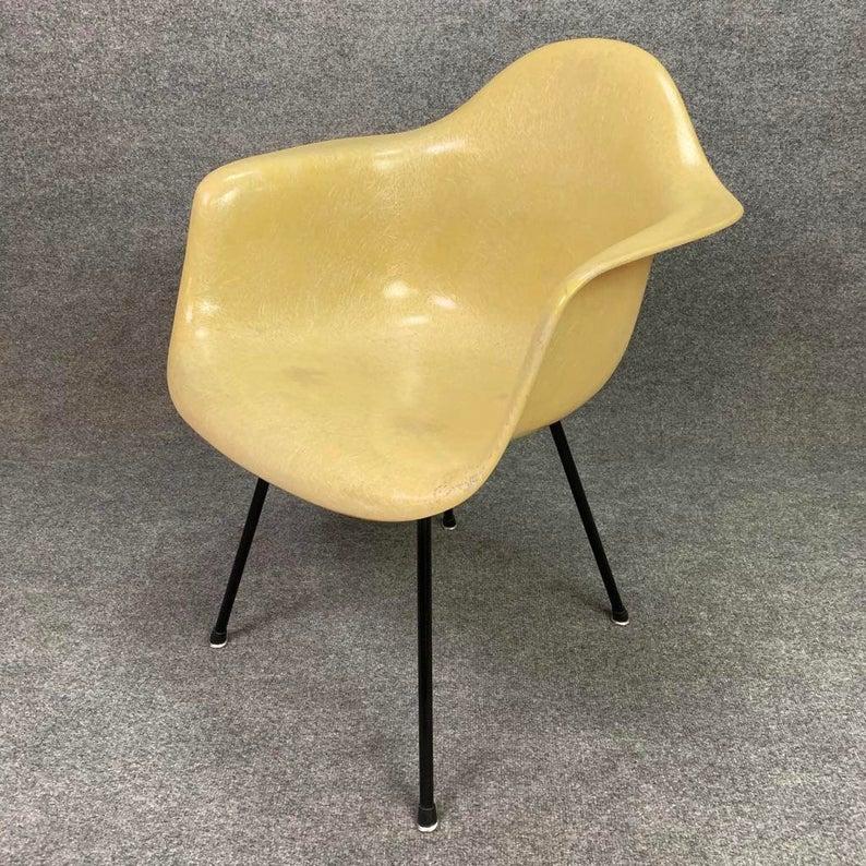 Here is a rare second generation midcentury fiberglass DAH chair designed by Charles Eames in ochre/pale yellow manufactured in the California by Zenith in the 1950s.
This shell, showing vibrant fibrous details throughout, has been cleaned up and