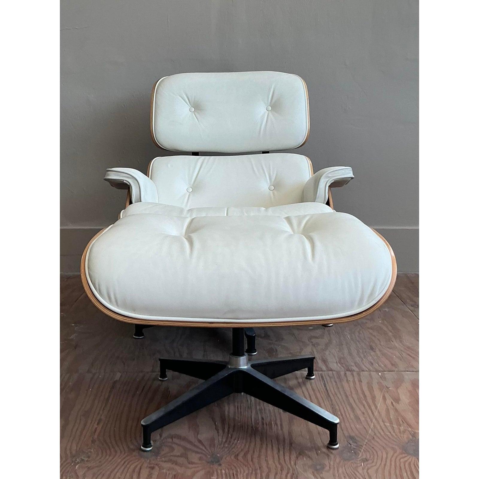 Vintage Mid-Century Modern Eames Lounge Chairs und Ottoman im Angebot 4