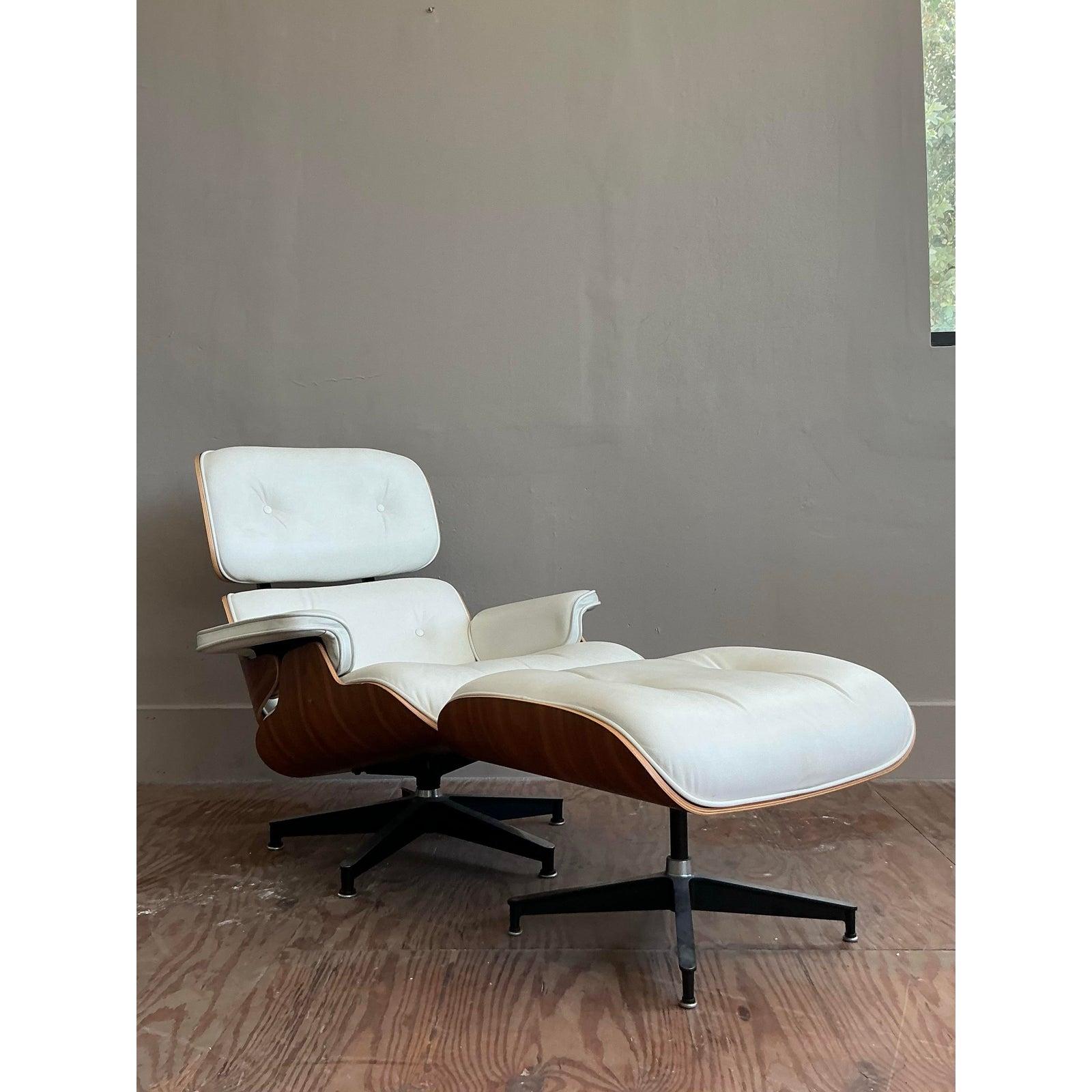 Vintage Mid-Century Modern Eames Lounge Chairs und Ottoman im Angebot 5