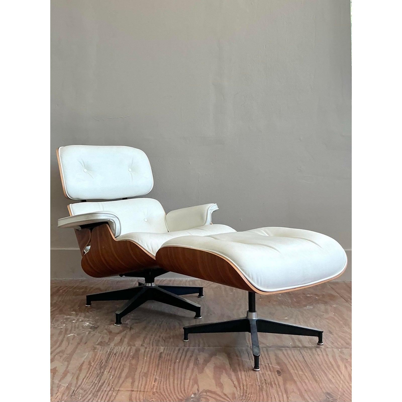 Vintage Mid-Century Modern Eames Lounge Chairs und Ottoman (amerikanisch) im Angebot