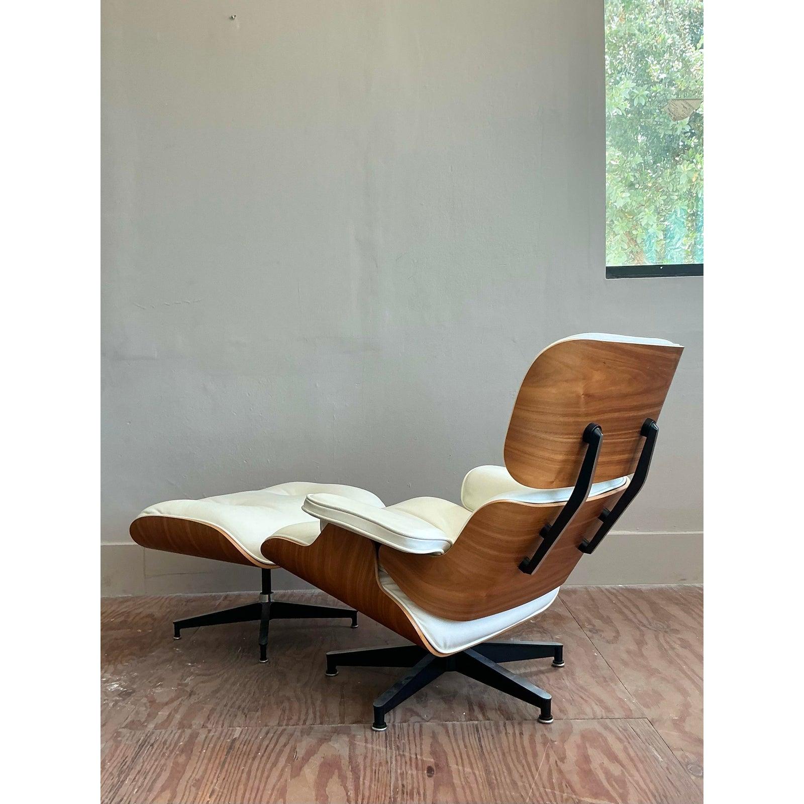 Vintage Mid-Century Modern Eames Lounge Chairs und Ottoman (Ende des 20. Jahrhunderts) im Angebot