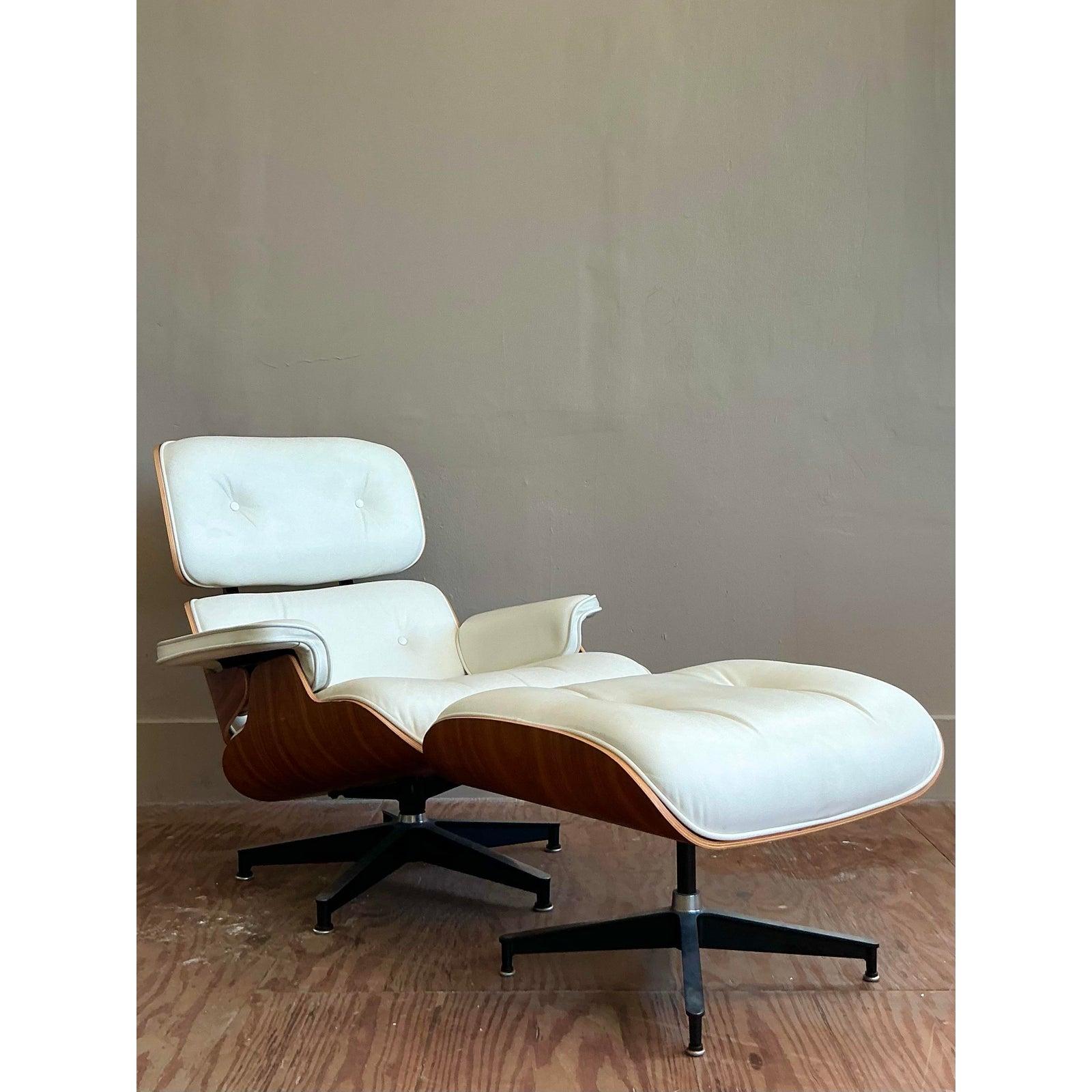 Vintage Mid-Century Modern Eames Lounge Chairs und Ottoman (Aluminium) im Angebot