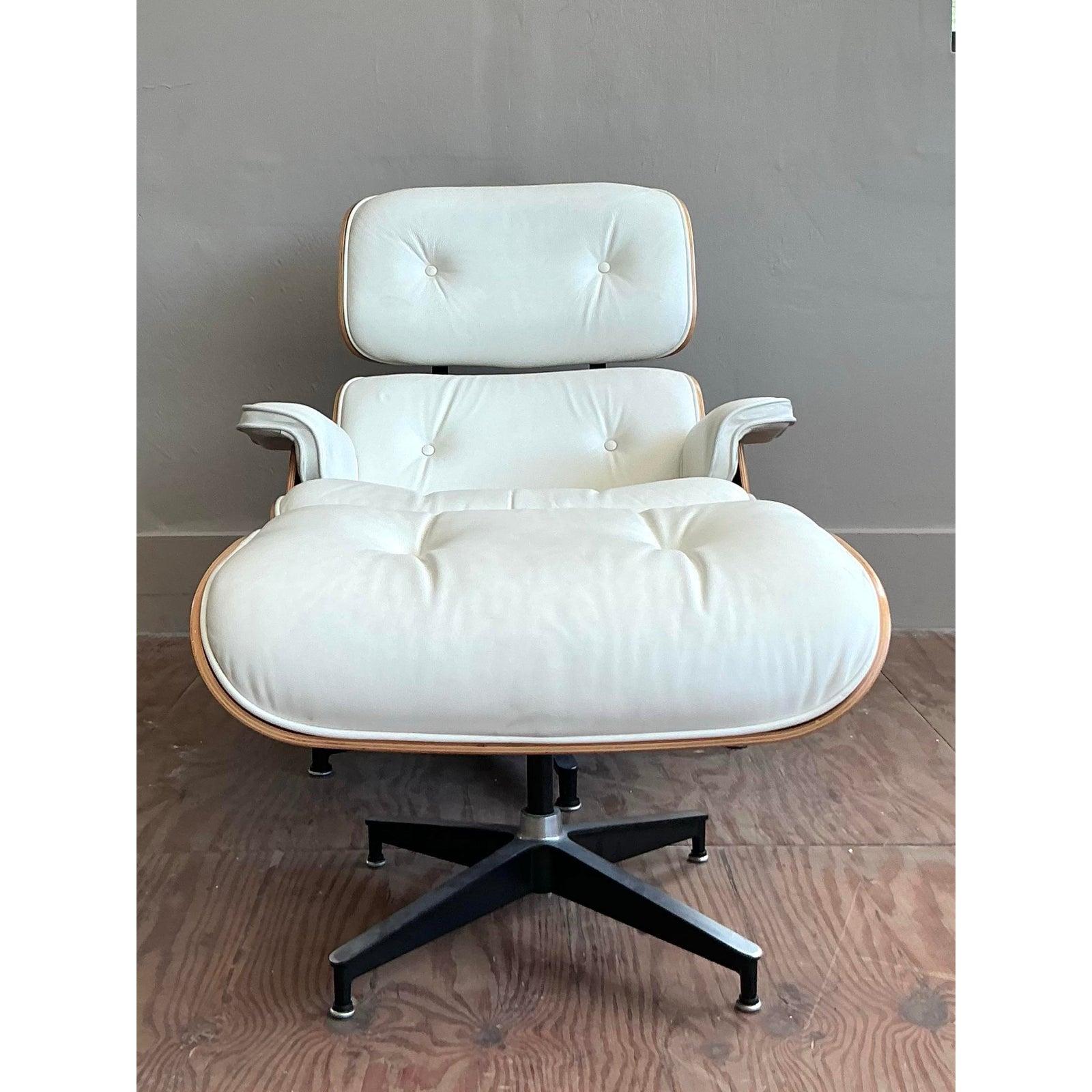 Vintage Mid-Century Modern Eames Lounge Chairs und Ottoman im Angebot 2