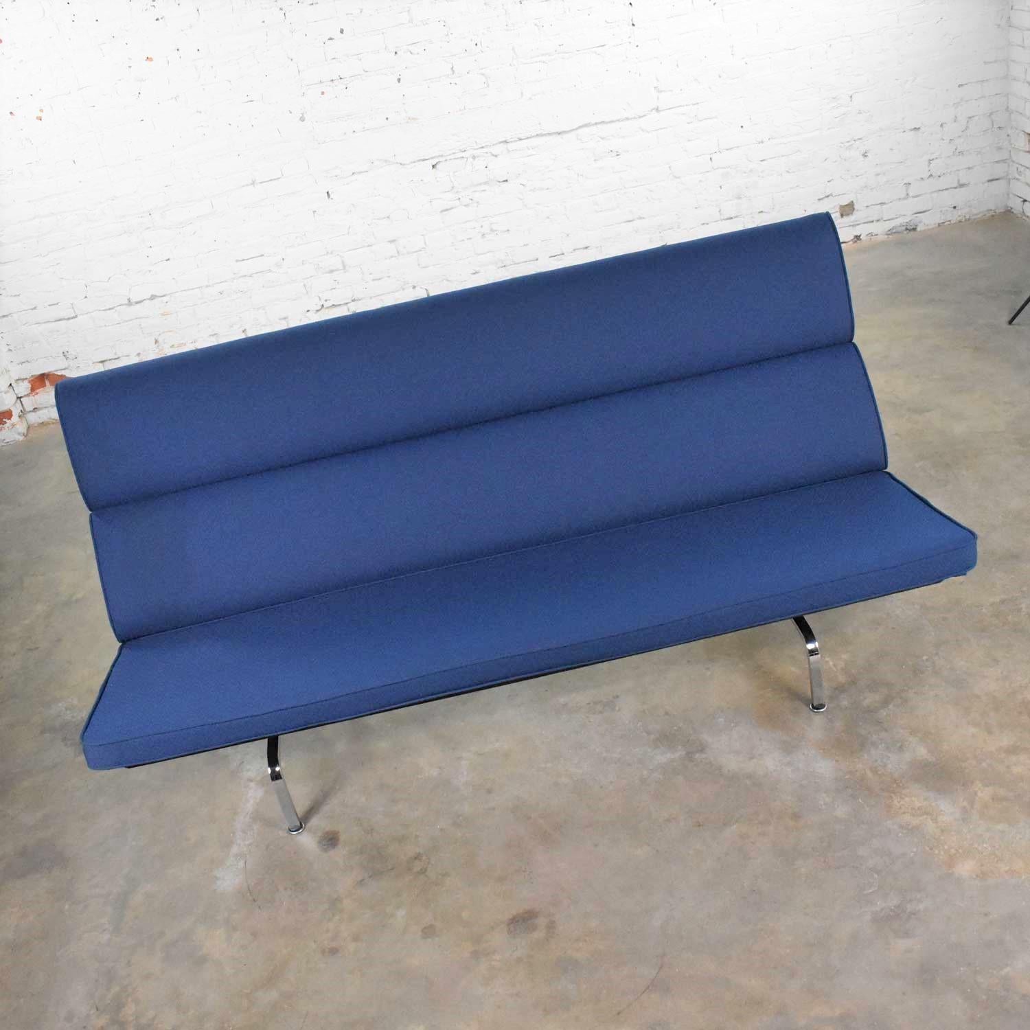 Vintage Mid-Century Modern Eames Sofa Compact in Blue by Herman Miller In Good Condition In Topeka, KS