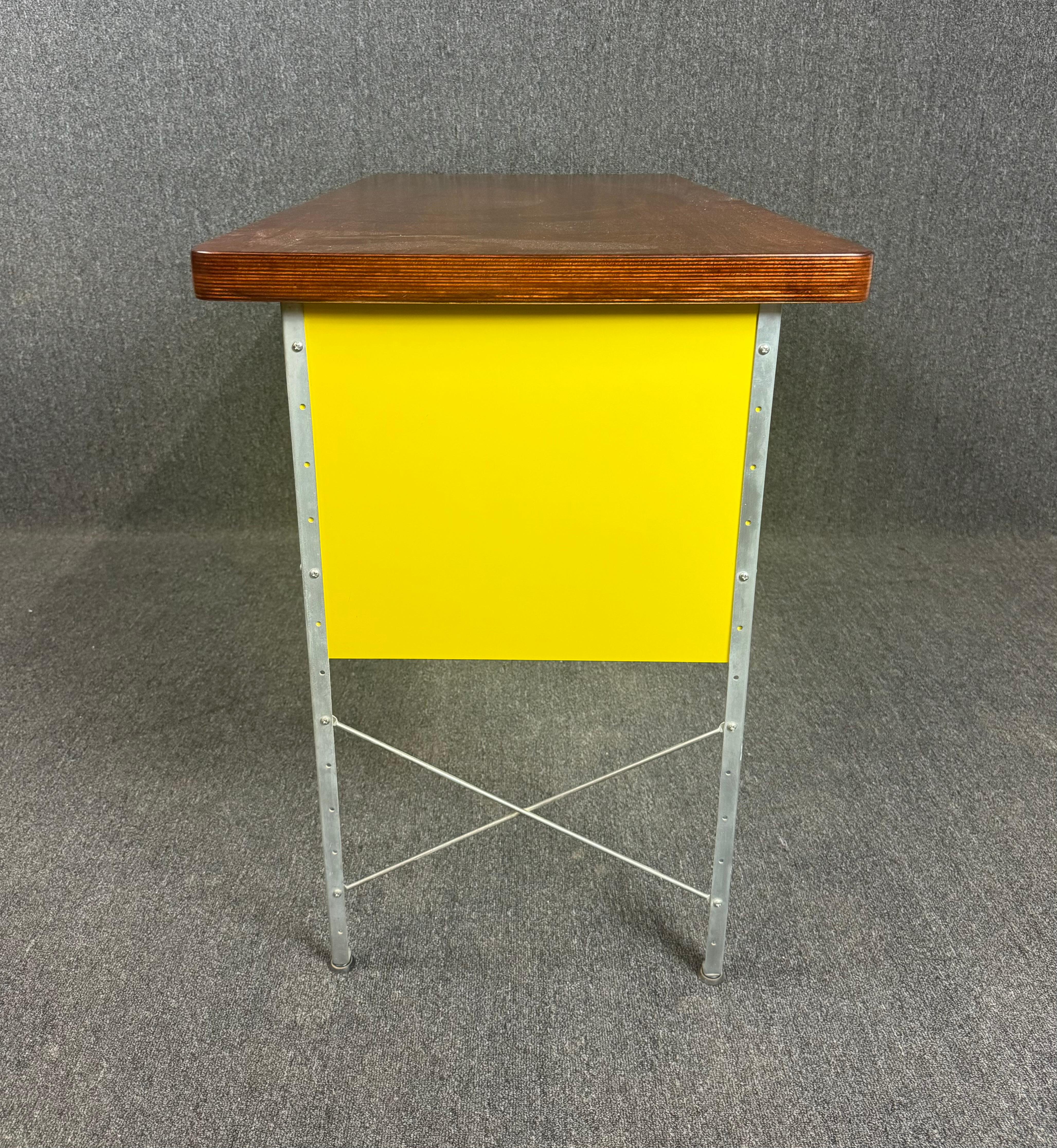 Mid-20th Century Vintage Mid Century Modern 