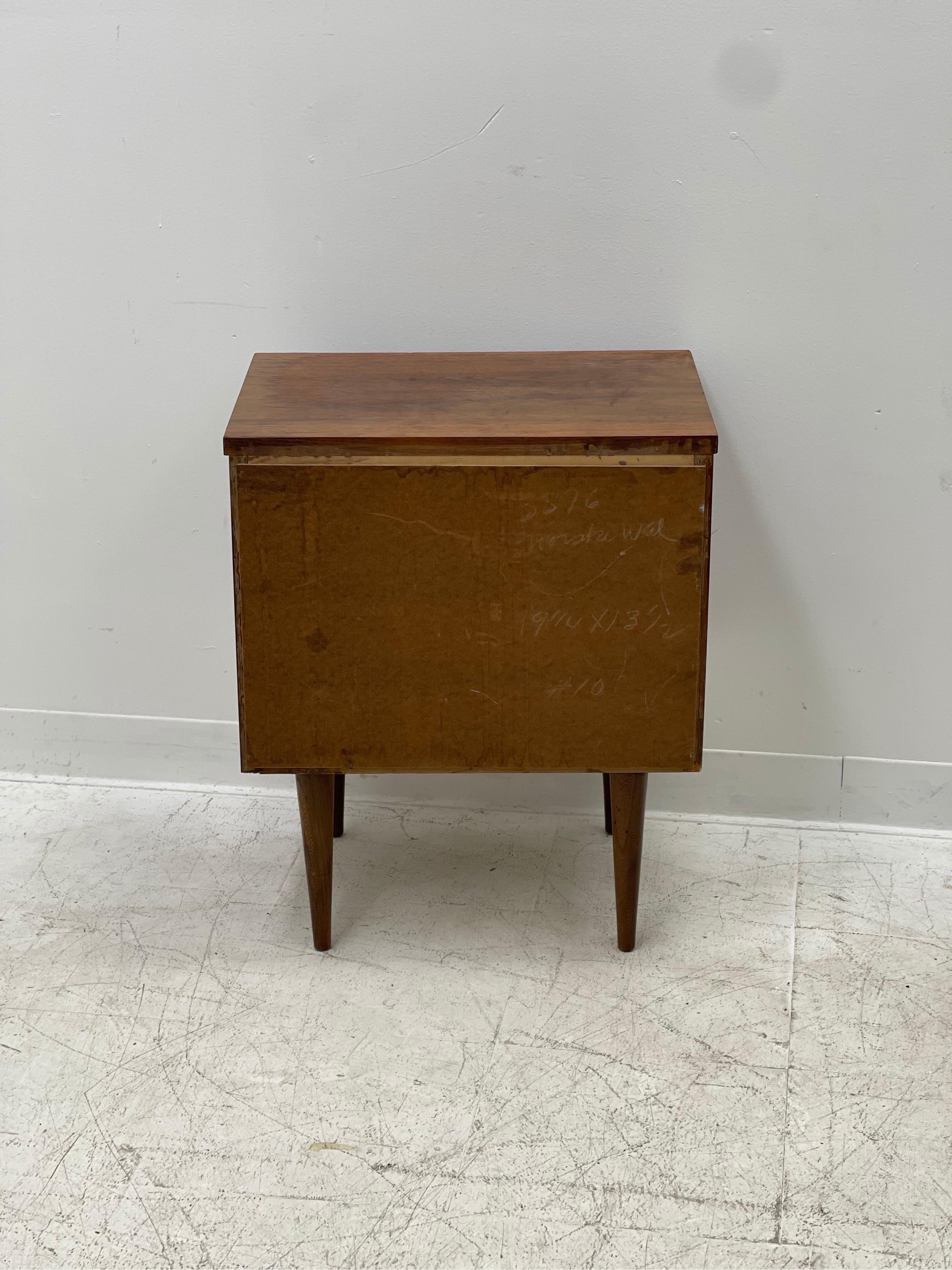 Wood Vintage Mid-Century Modern End Table Dovetail Drawer For Sale