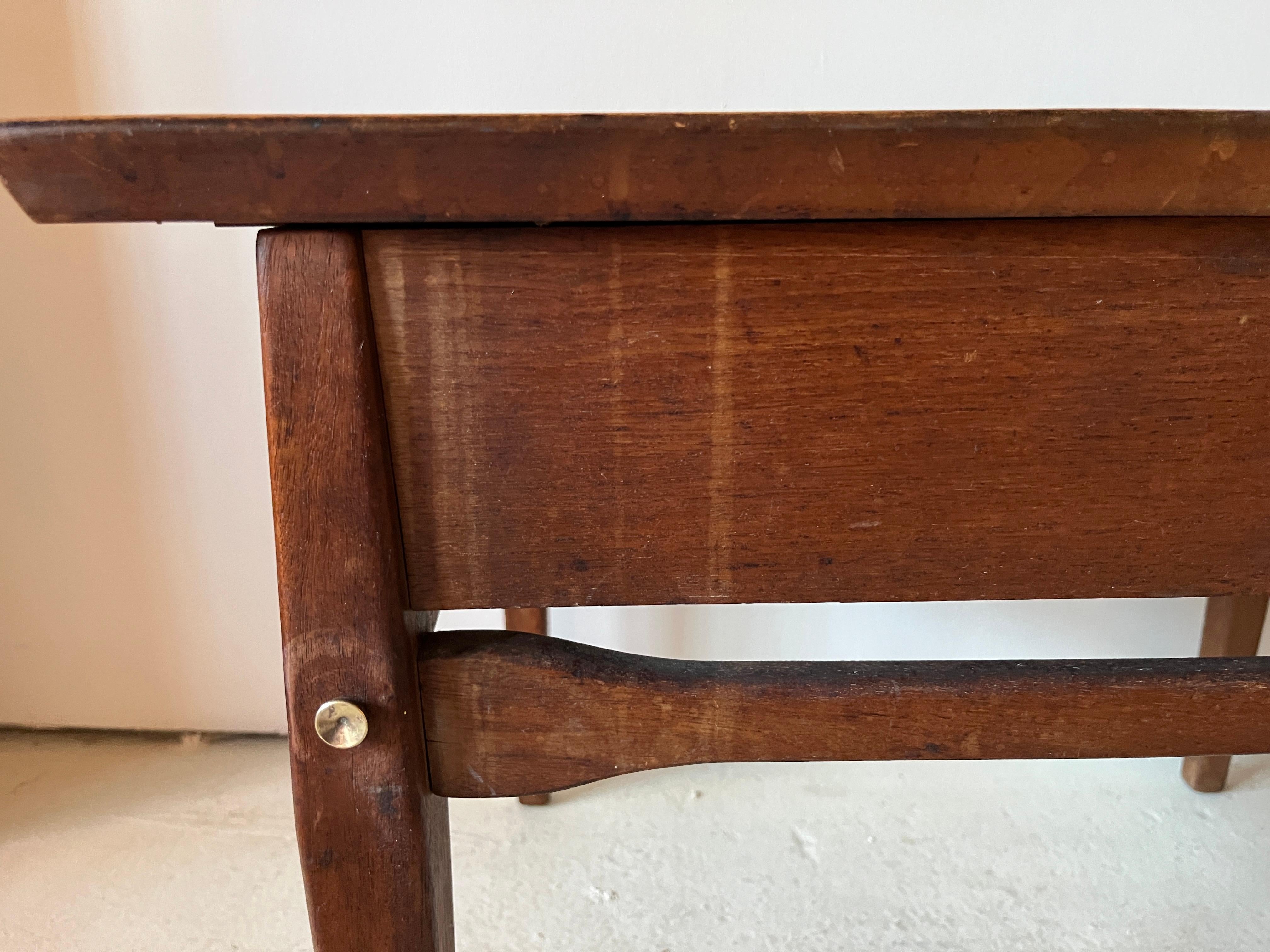Vintage-Beistelltisch aus Holz im Mersman-Stil mit Schublade, Mid-Century Modern 1
