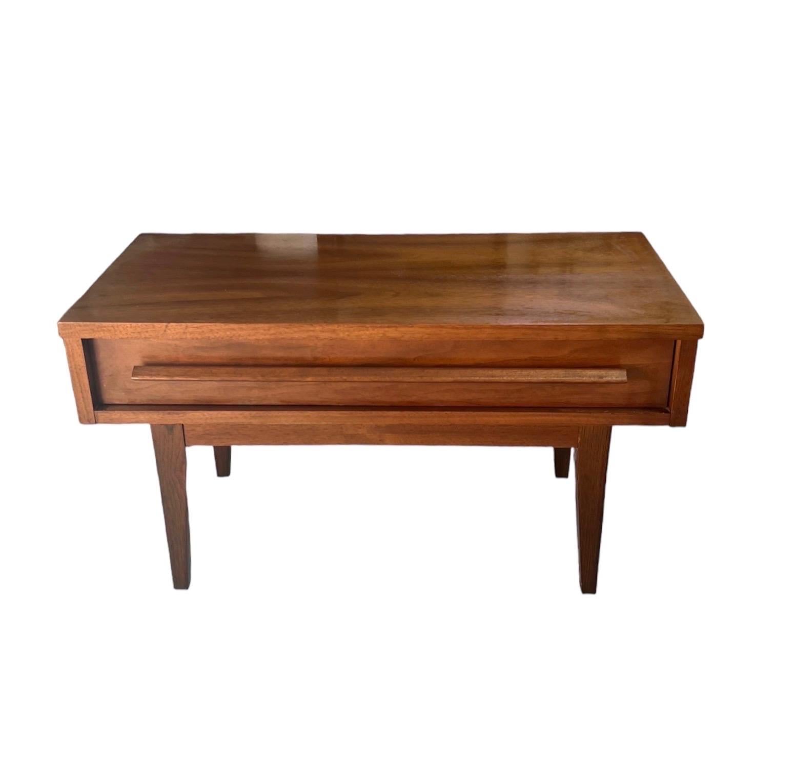 Vintage Mid Century Modern End Table or Stand With Dovetailed Drawer Cherry Wood In Good Condition For Sale In Seattle, WA
