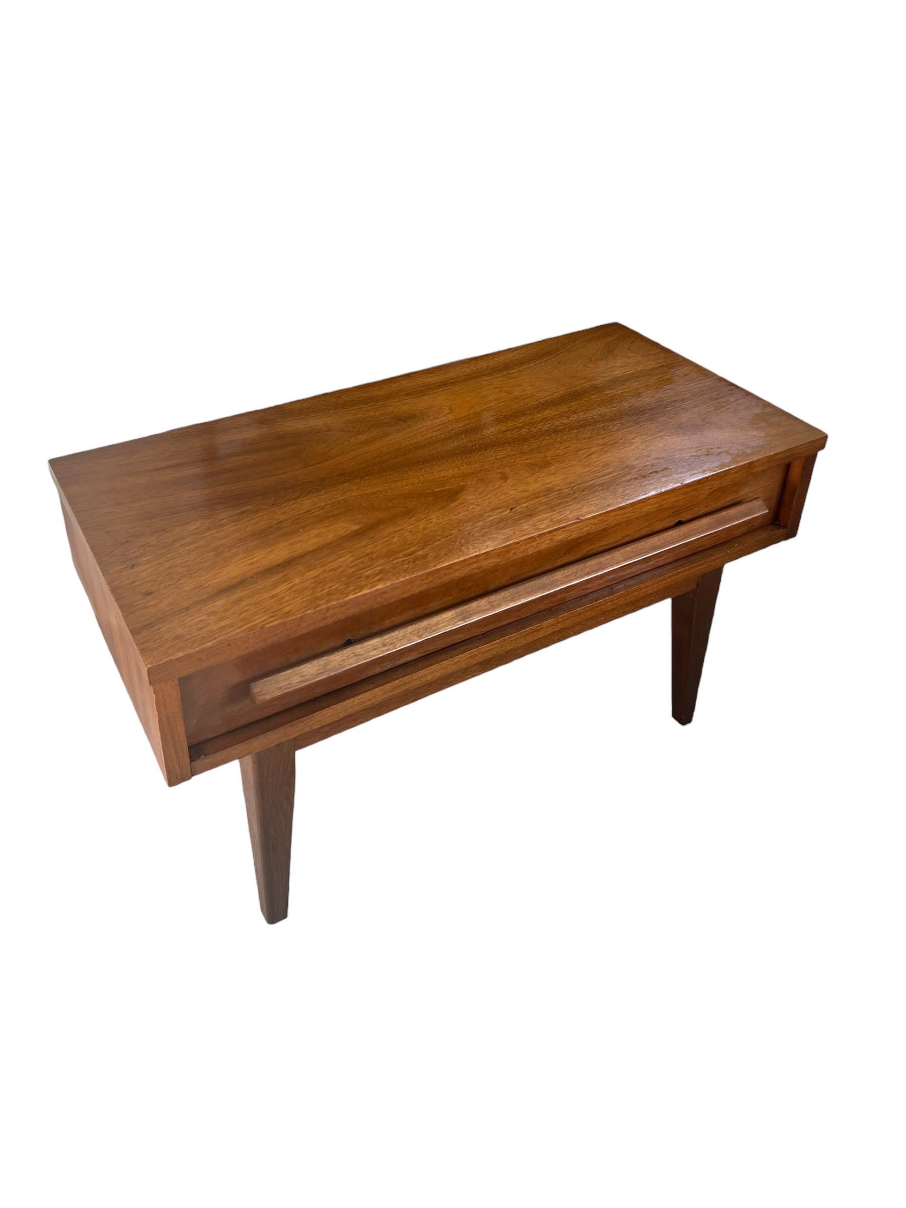 Vintage Mid Century Modern End Table or Stand With Dovetailed Drawer Cherry Wood For Sale 1