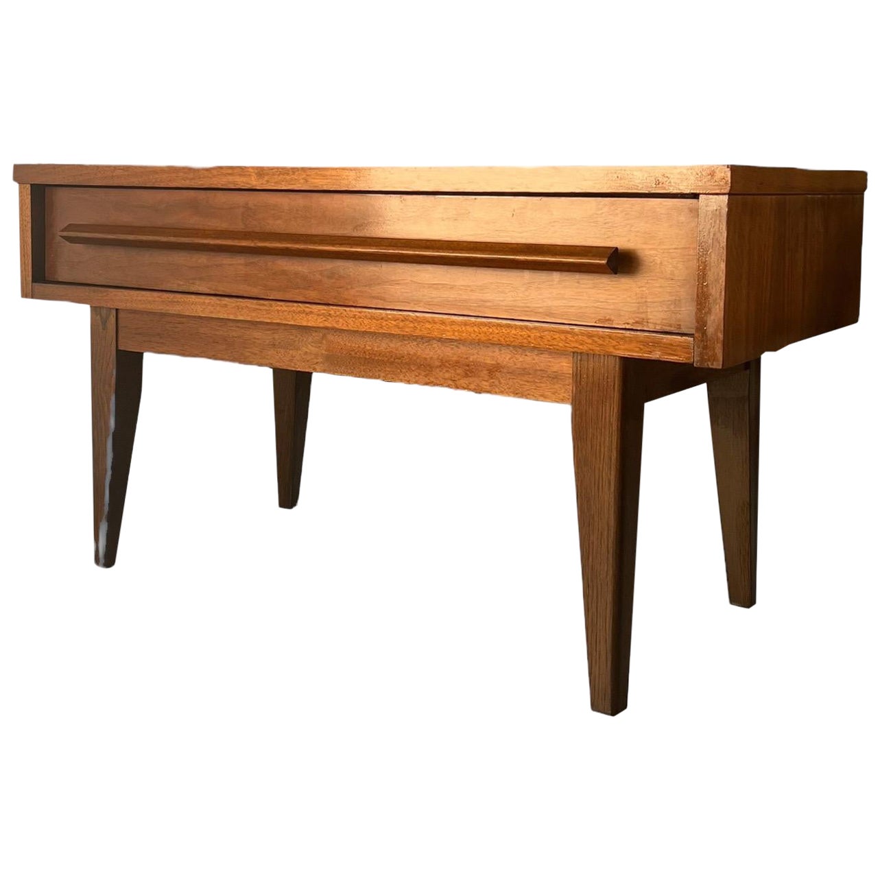 Vintage Mid Century Modern End Tabelle oder Stand mit Schwalbenschwanz Schublade Kirsche Holz