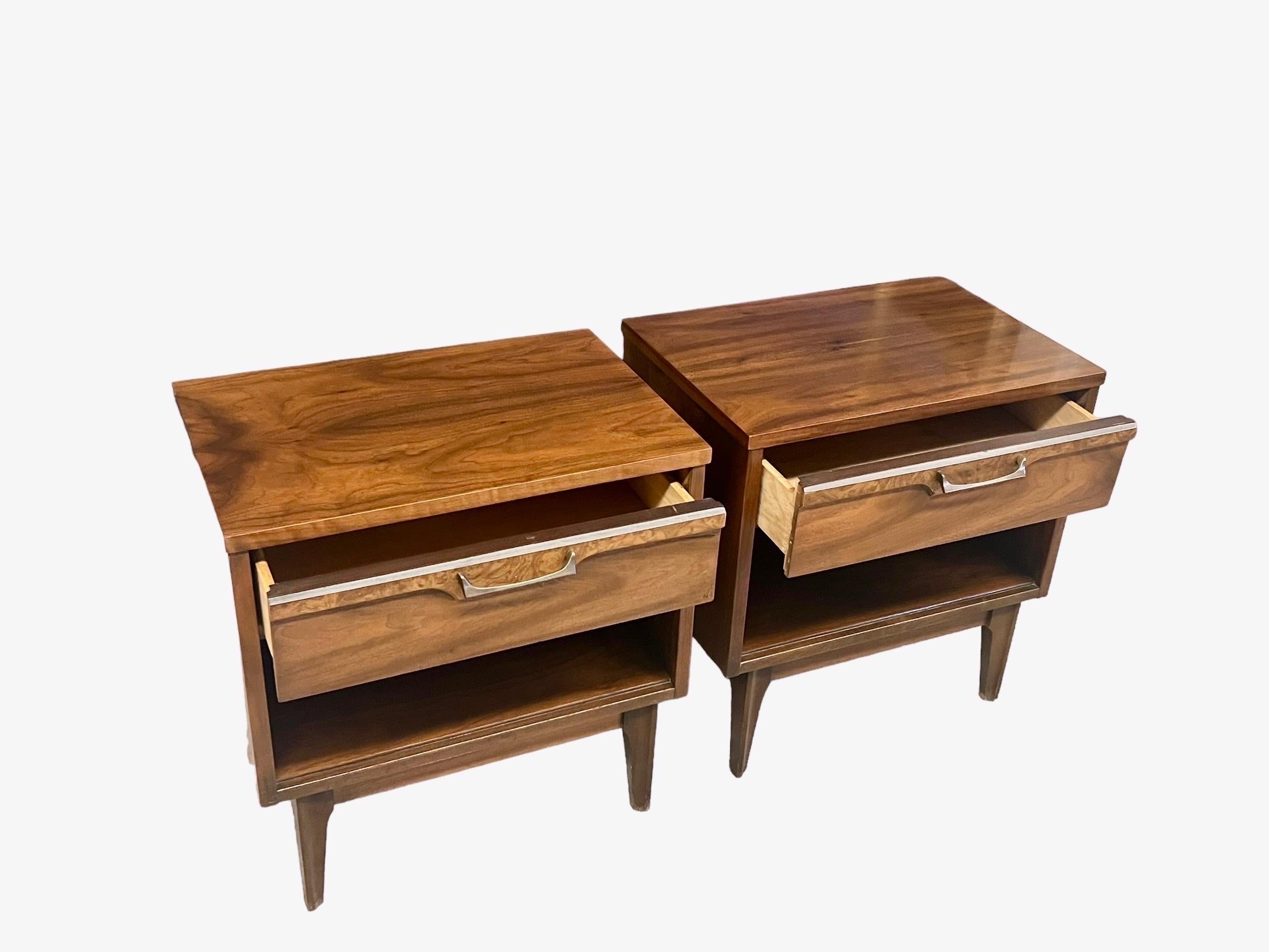 Vintage Mid Century Modern End Table Set Stand Solid Walnut With Burl Accent In Good Condition For Sale In Seattle, WA