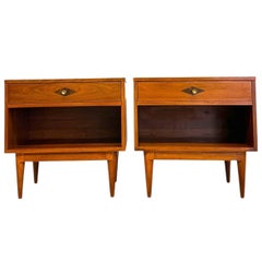 Vintage Mid-Century Modern End Table Set mit Diamant-Parkett Akzent Inlay.