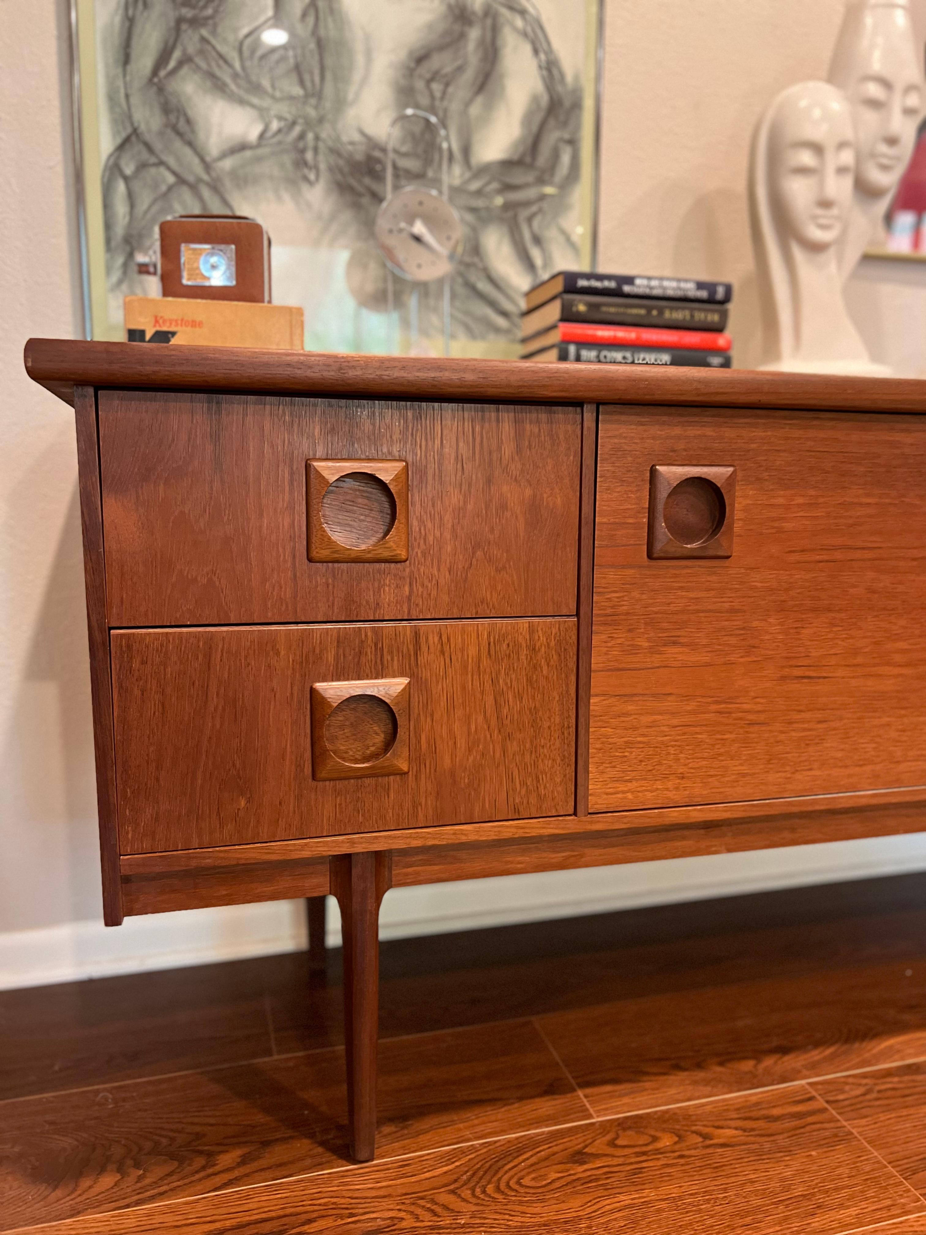 Vintage Mid-Century Modern England Made Sideboard by Bath Cabinet Makers, Solid 6