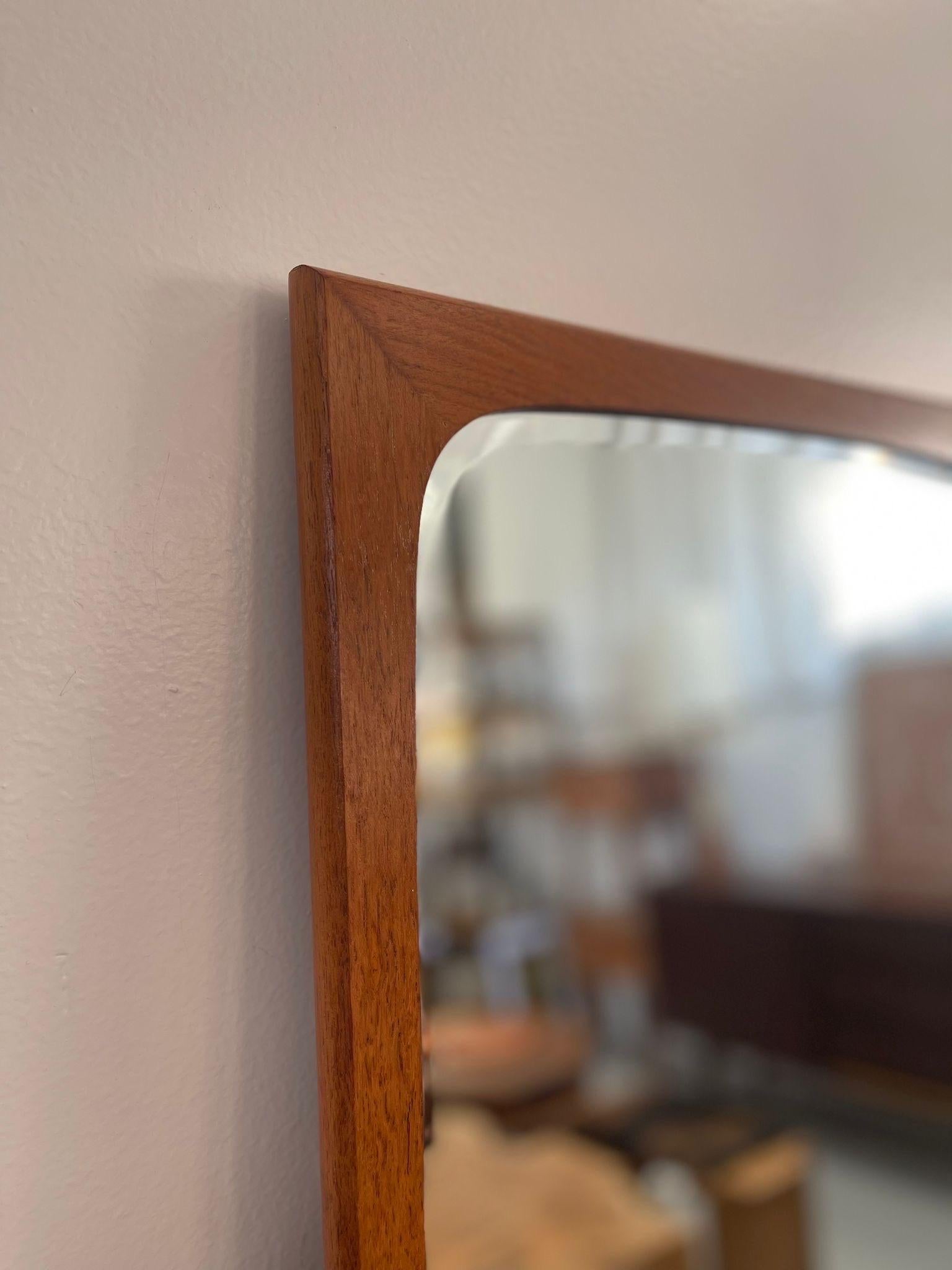 Vintage Mid Century Modern English Wall Mirror. Uk Import. In Good Condition In Seattle, WA