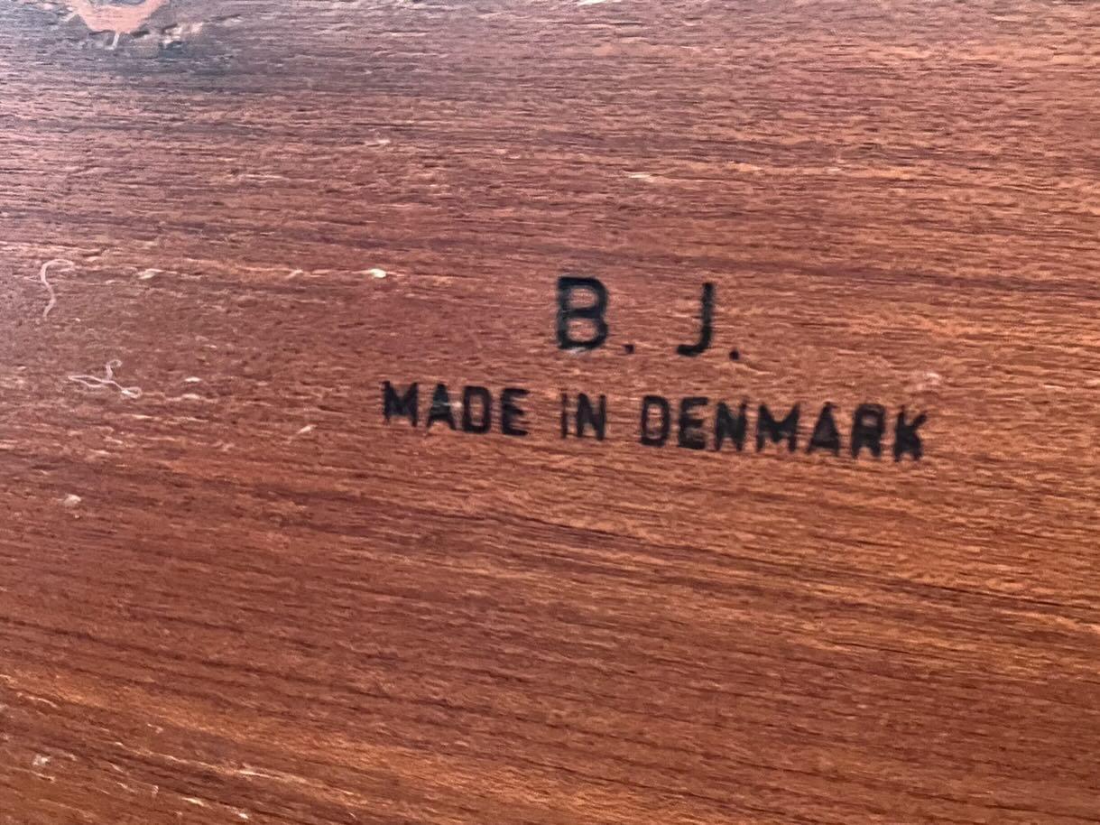 Vintage mid century modern exquisite Danish teak wood desk For Sale 4