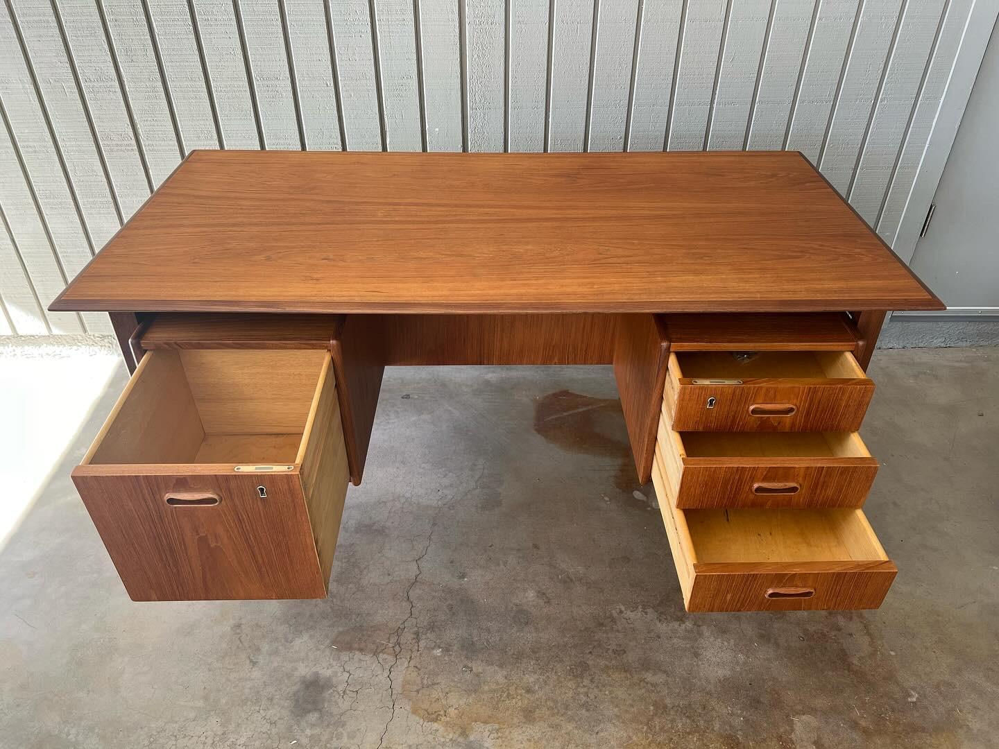 Mid-20th Century Vintage mid century modern exquisite Danish teak wood desk For Sale