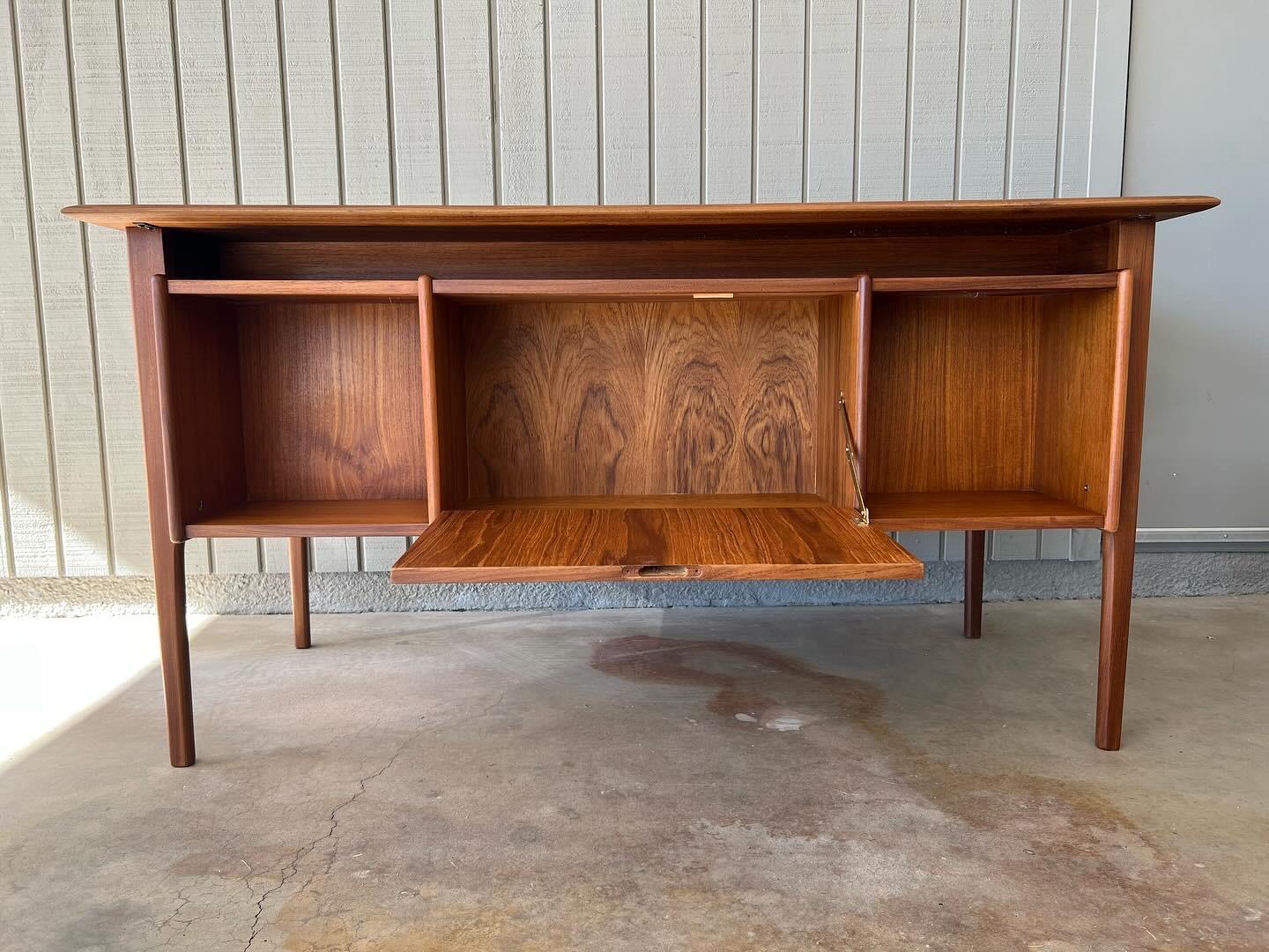 Vintage mid century modern exquisite Danish teak wood desk For Sale 2