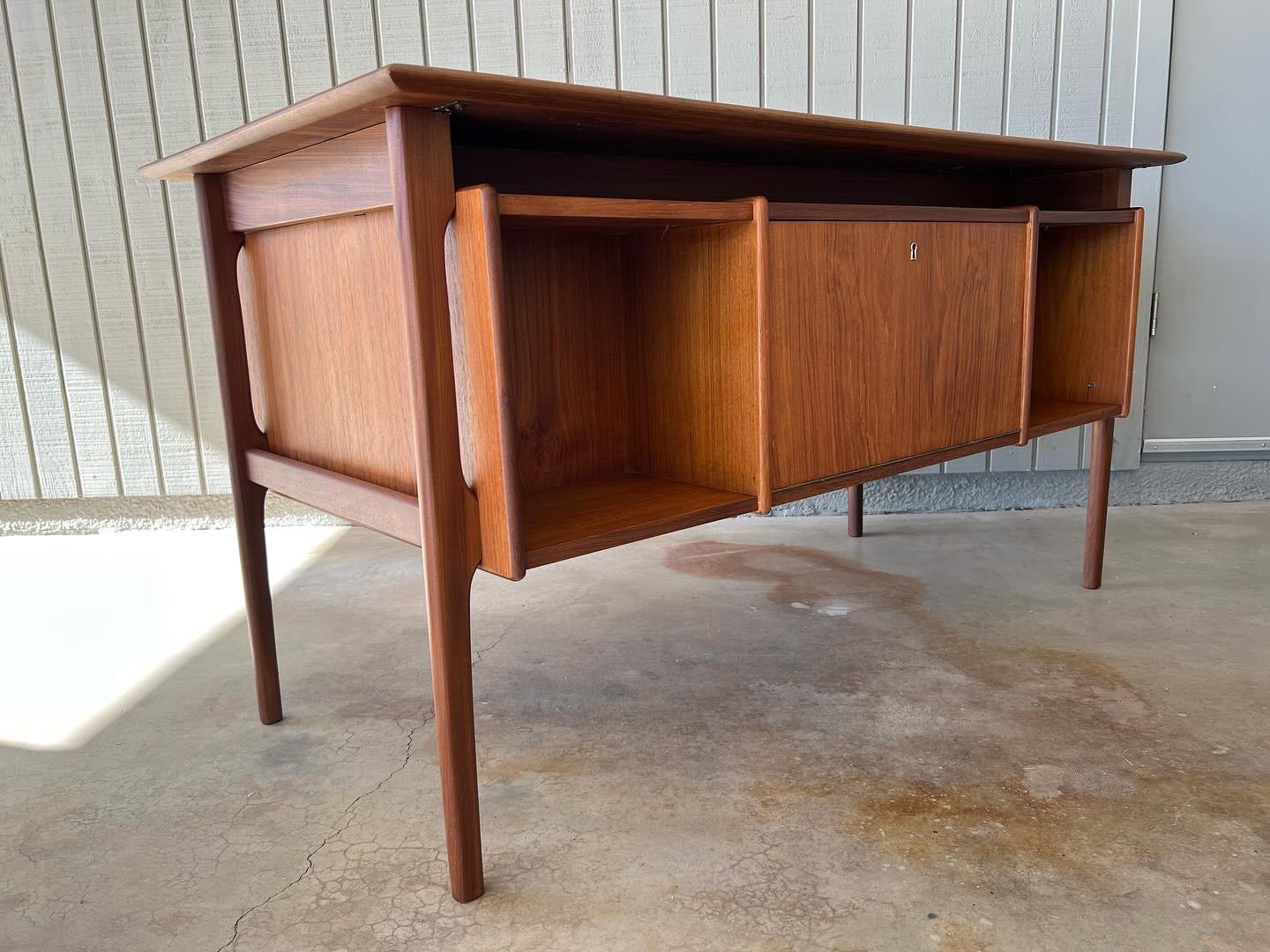 Vintage mid century modern exquisite Danish teak wood desk For Sale 3