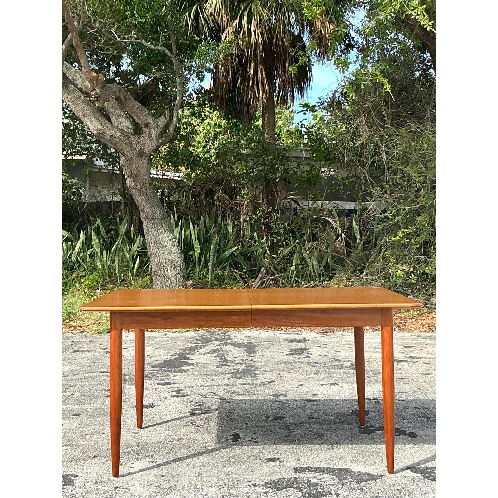 Vintage Mid-Century Modern Ausziehbarer Esstisch (Minimalistisch) im Angebot