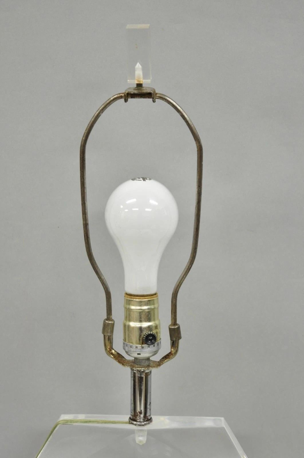 20th Century Vintage Mid Century Modern Faceted Hexagon Diamond Clear Lucite Table Lamp For Sale