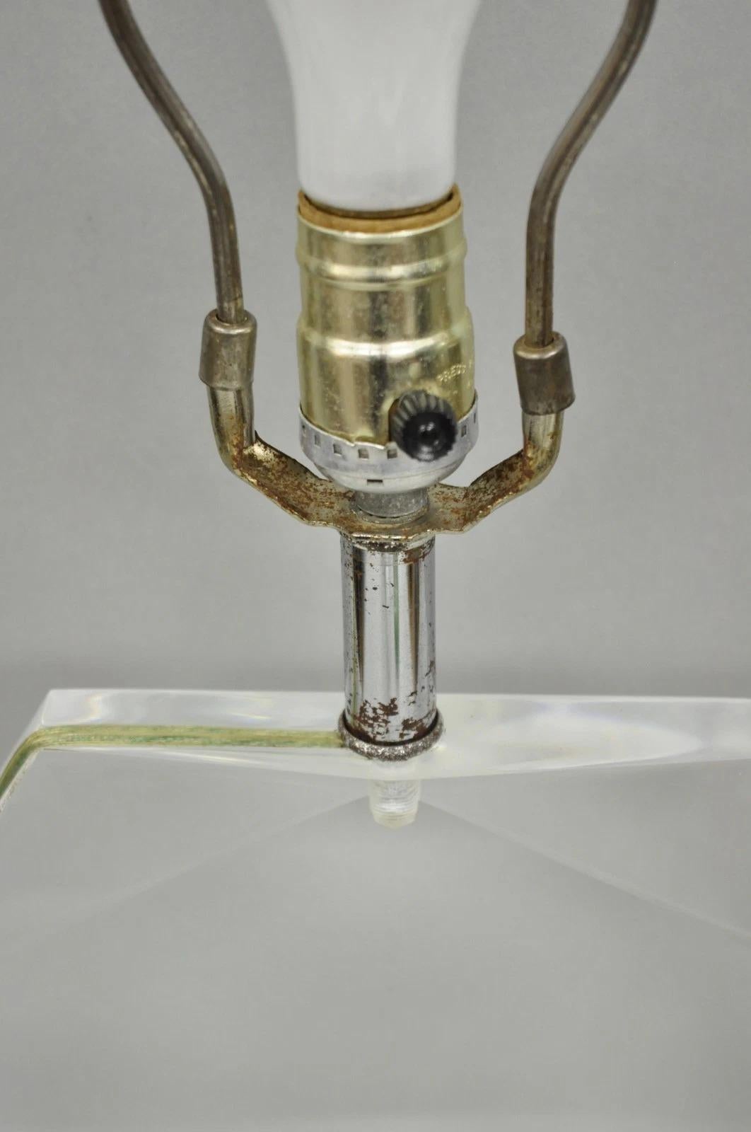 Vintage Mid Century Modern Faceted Hexagon Diamond Clear Lucite Table Lamp For Sale 1