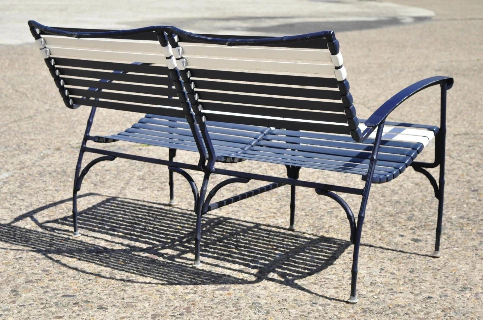 Vintage Mid Century Modern Faux Bambou Aluminium Vinyl Strap Blue Patio Loveseat en vente 5