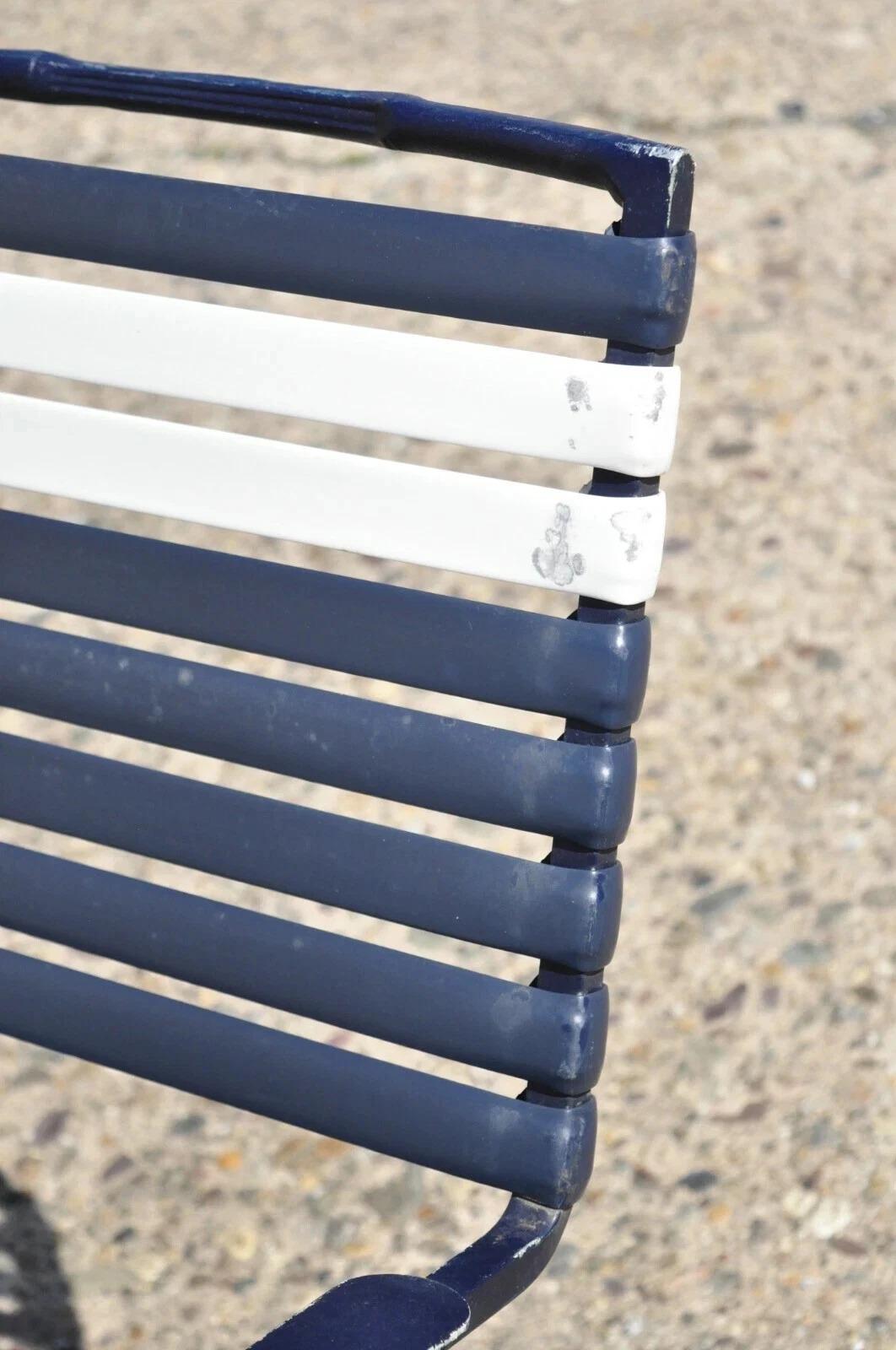 Vintage Mid Century Modern Faux Bambou Aluminium Vinyl Strap Blue Patio Loveseat en vente 1