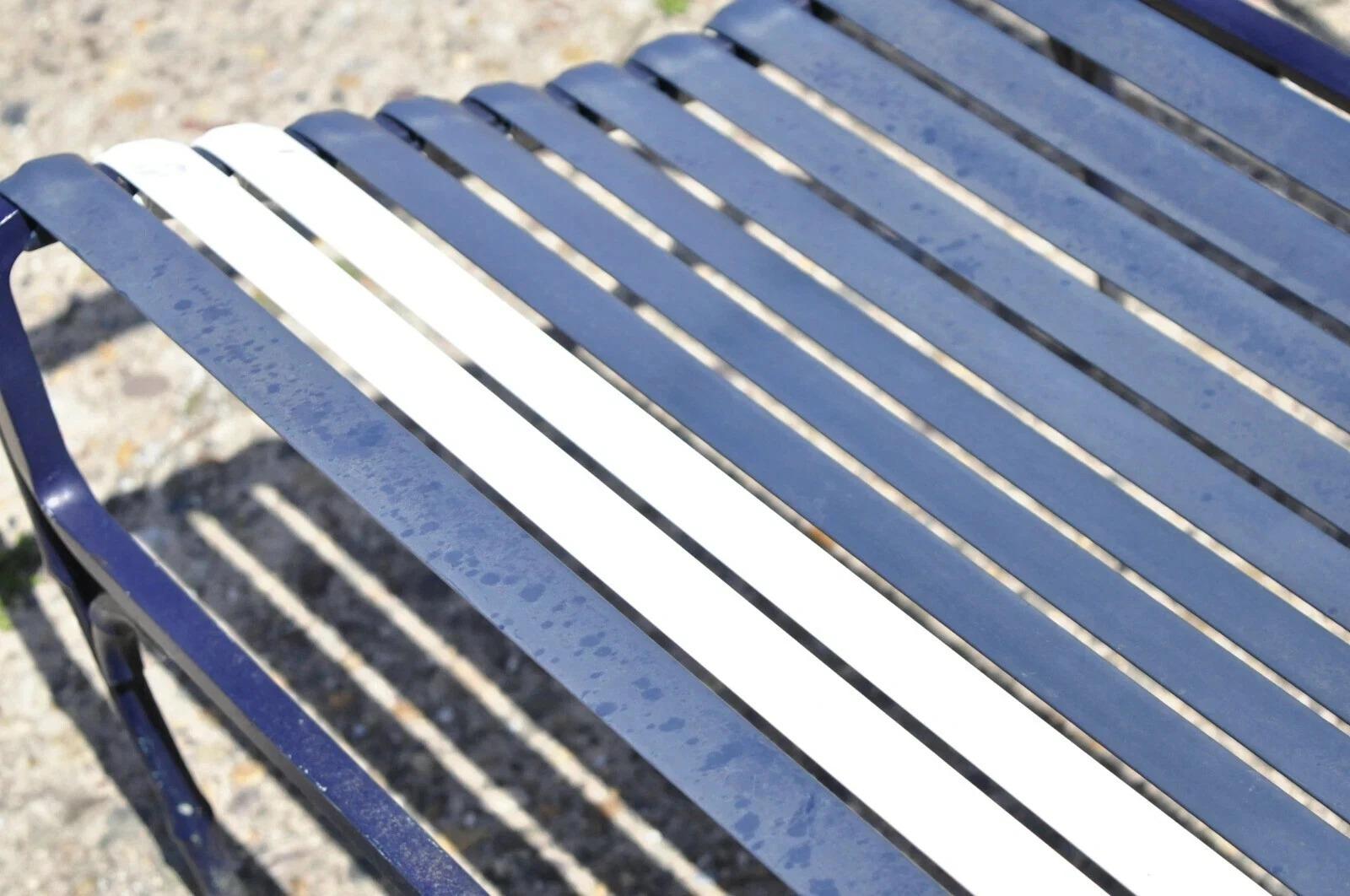 Vintage Mid Century Modern Faux Bambou Aluminium Vinyl Strap Blue Patio Loveseat en vente 3