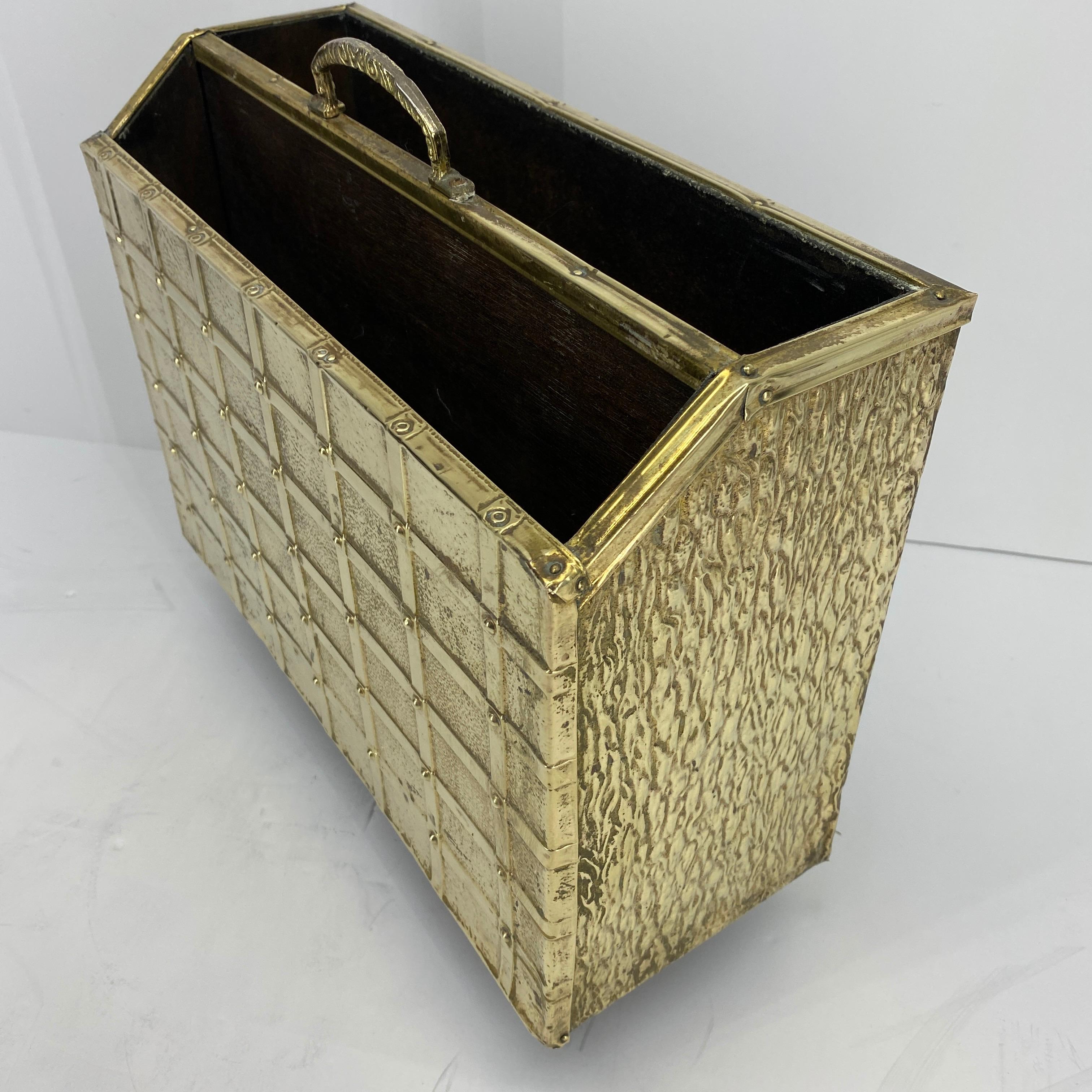 Vintage Mid-Century Modern Faux Bois Brass Magazine Rack In Good Condition For Sale In Haddonfield, NJ