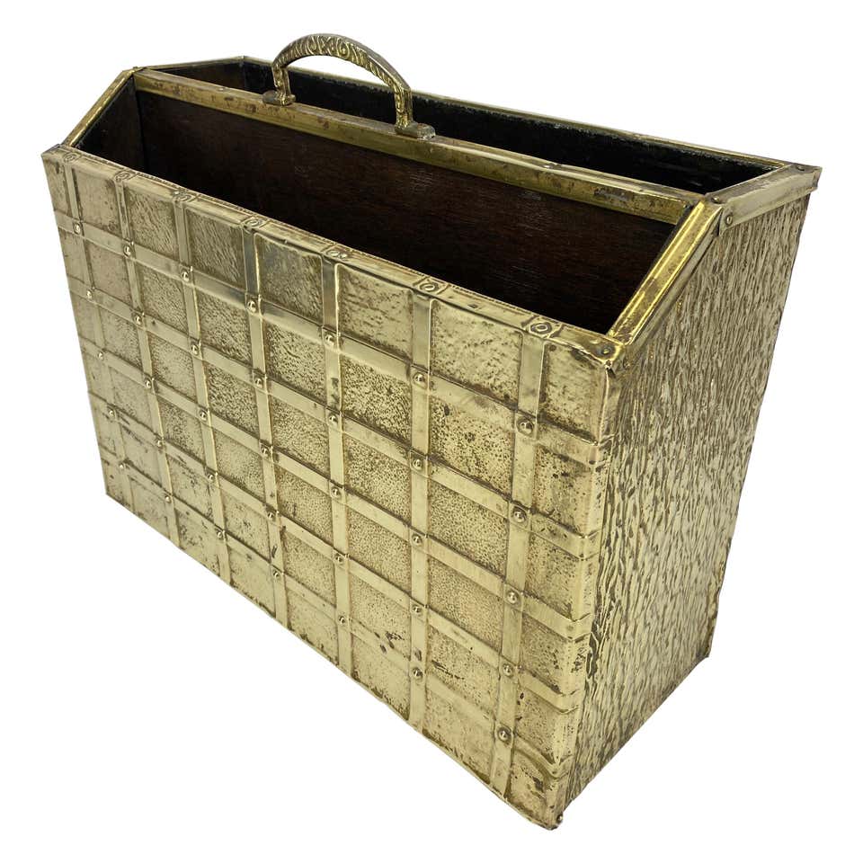 Mid-Century Modern Magazine Rack In Thick Lucite at 1stDibs
