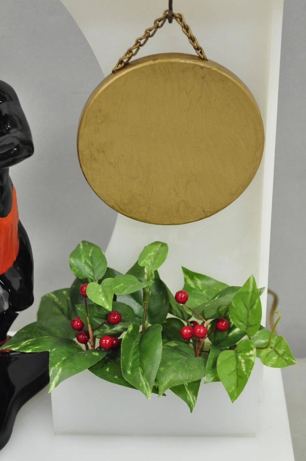 Vintage Mid Century Modern Figural African Black Male w / Gong Acryl Tischlampe im Zustand „Gut“ im Angebot in Philadelphia, PA