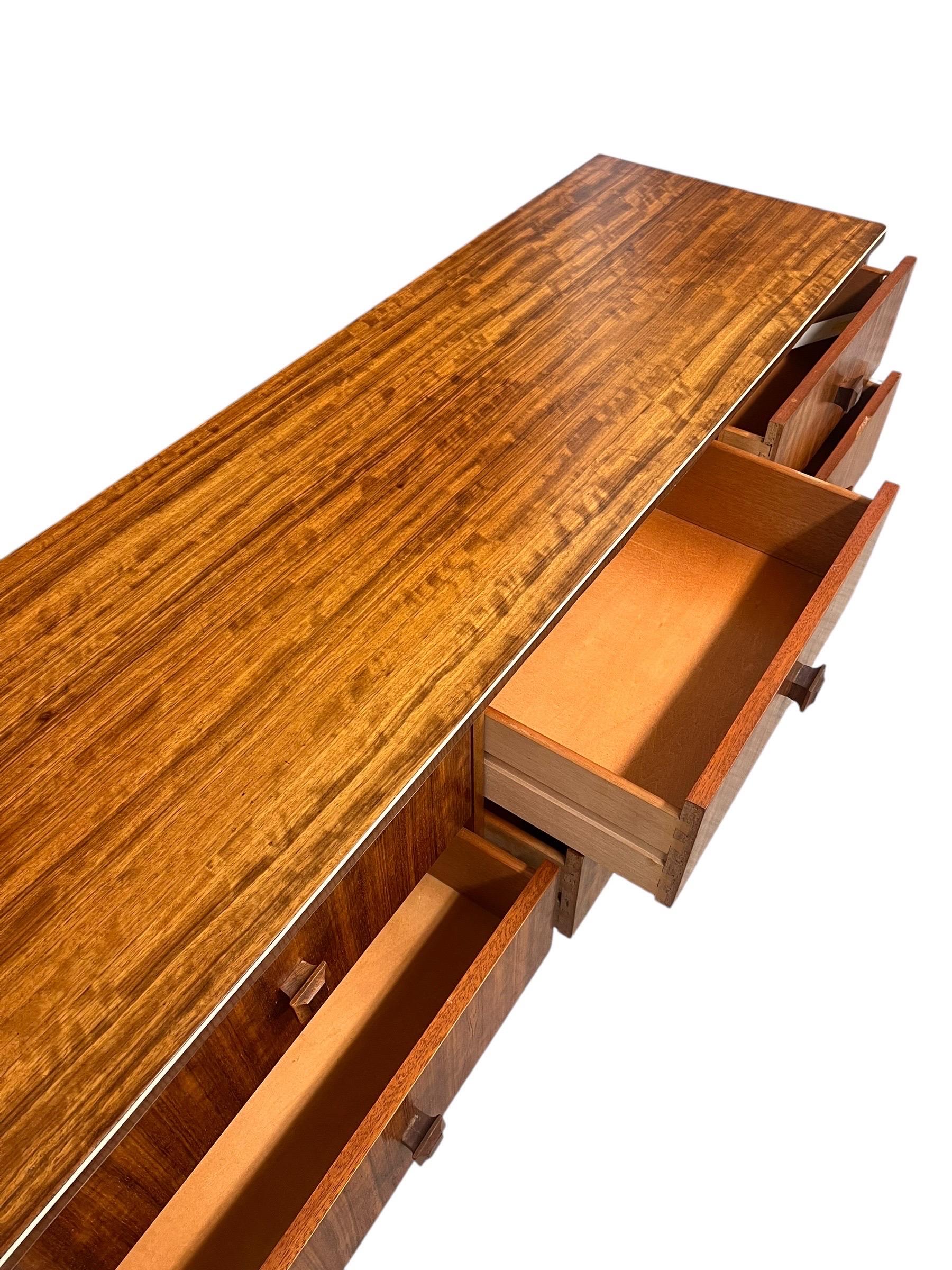 Vintage-Konsole oder Anrichte aus gemasertem Holz, Mid-Century Modern, TV-Media-Konsole oder Anrichte (Ende des 20. Jahrhunderts) im Angebot