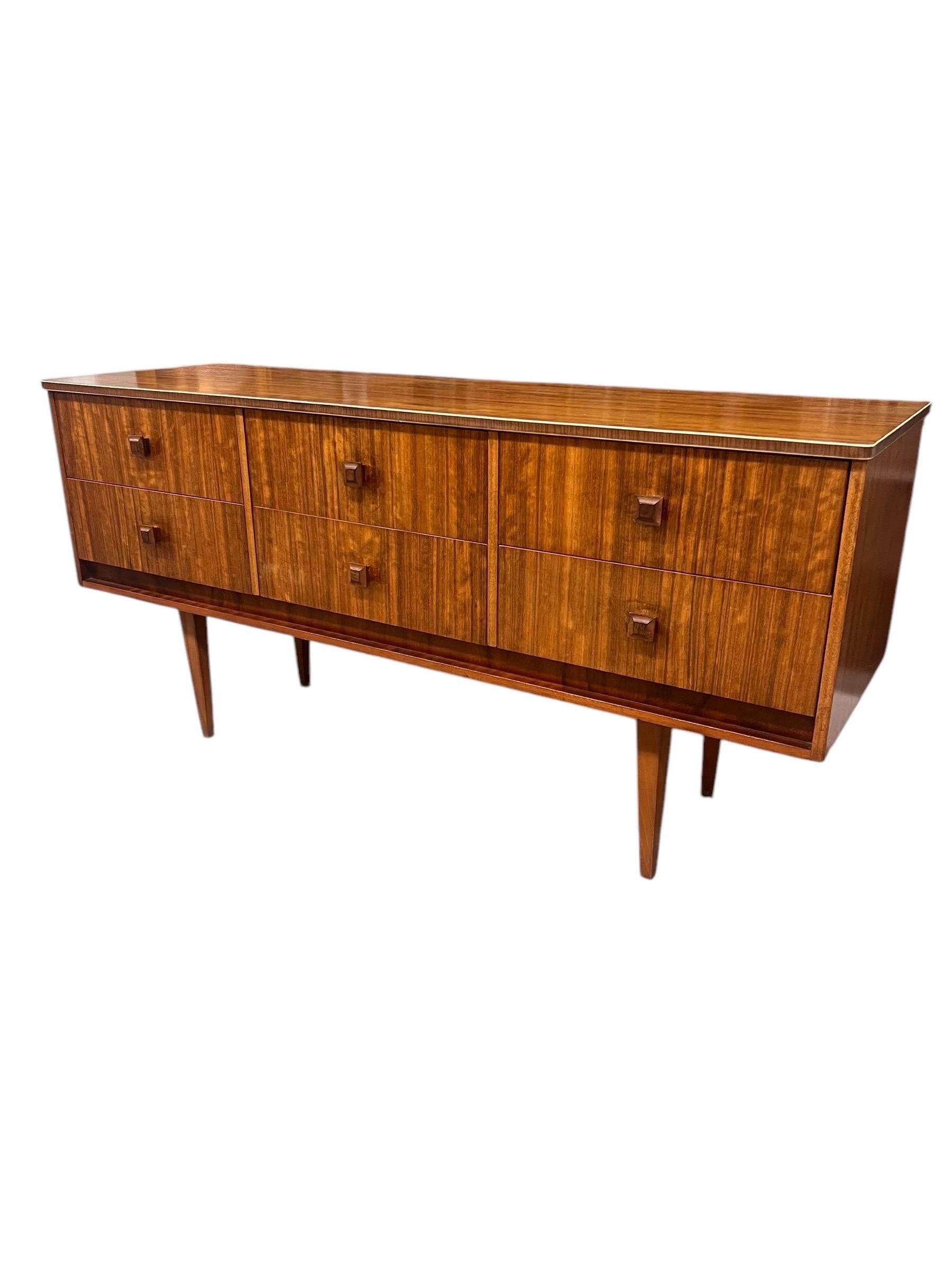Vintage-Konsole oder Anrichte aus gemasertem Holz, Mid-Century Modern, TV-Media-Konsole oder Anrichte im Angebot 2