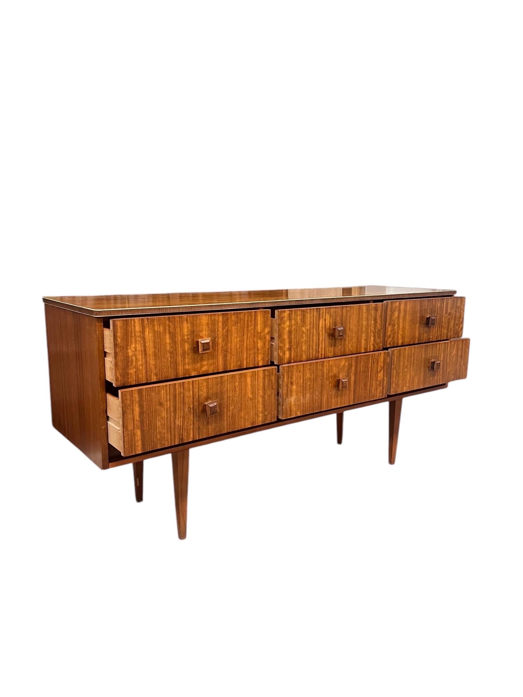 Vintage-Konsole oder Anrichte aus gemasertem Holz, Mid-Century Modern, TV-Media-Konsole oder Anrichte im Angebot 4
