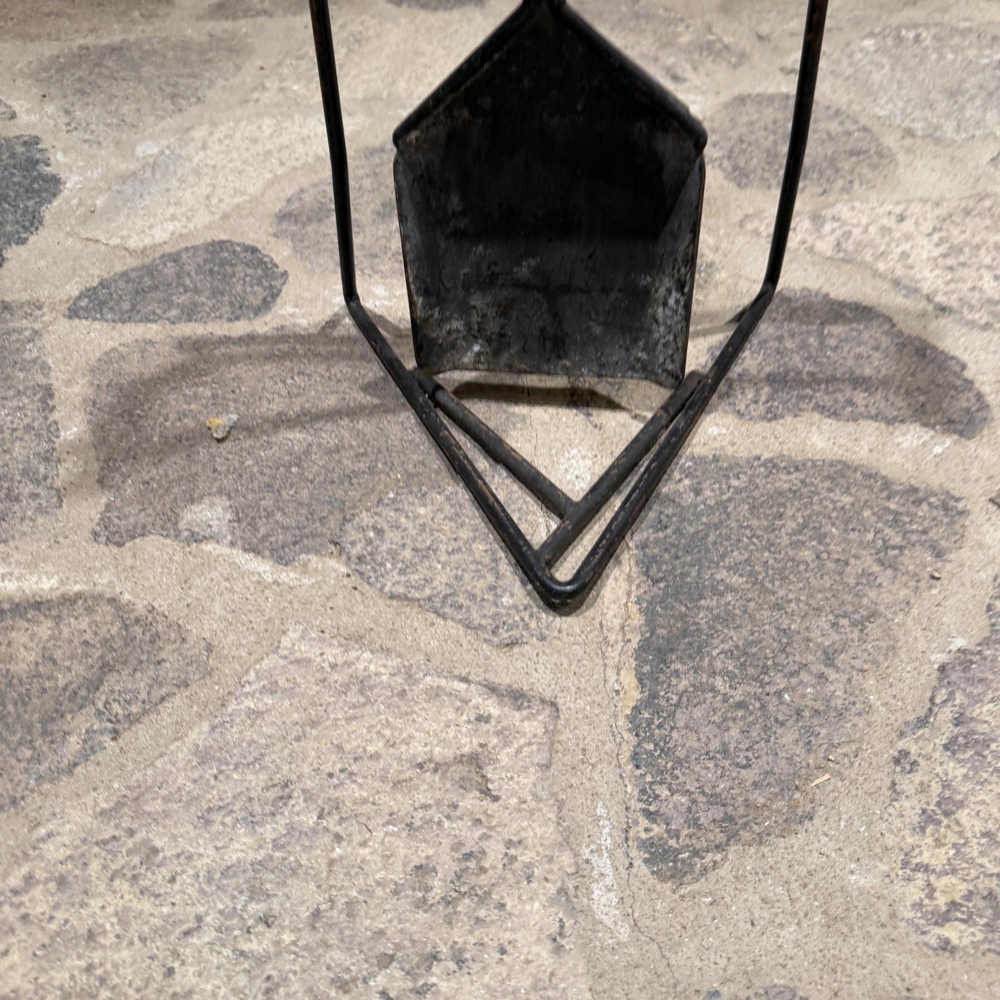 Attrezzo da fuoco moderno di metà secolo in acciaio nero In condizioni buone in vendita a Chula Vista, CA