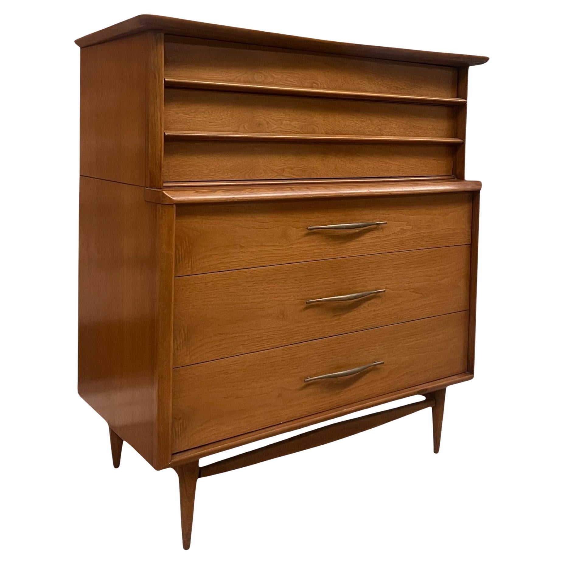 Comò a cinque cassetti in noce massiccio vintage del Mid Century Modern di Kent Coffey in vendita