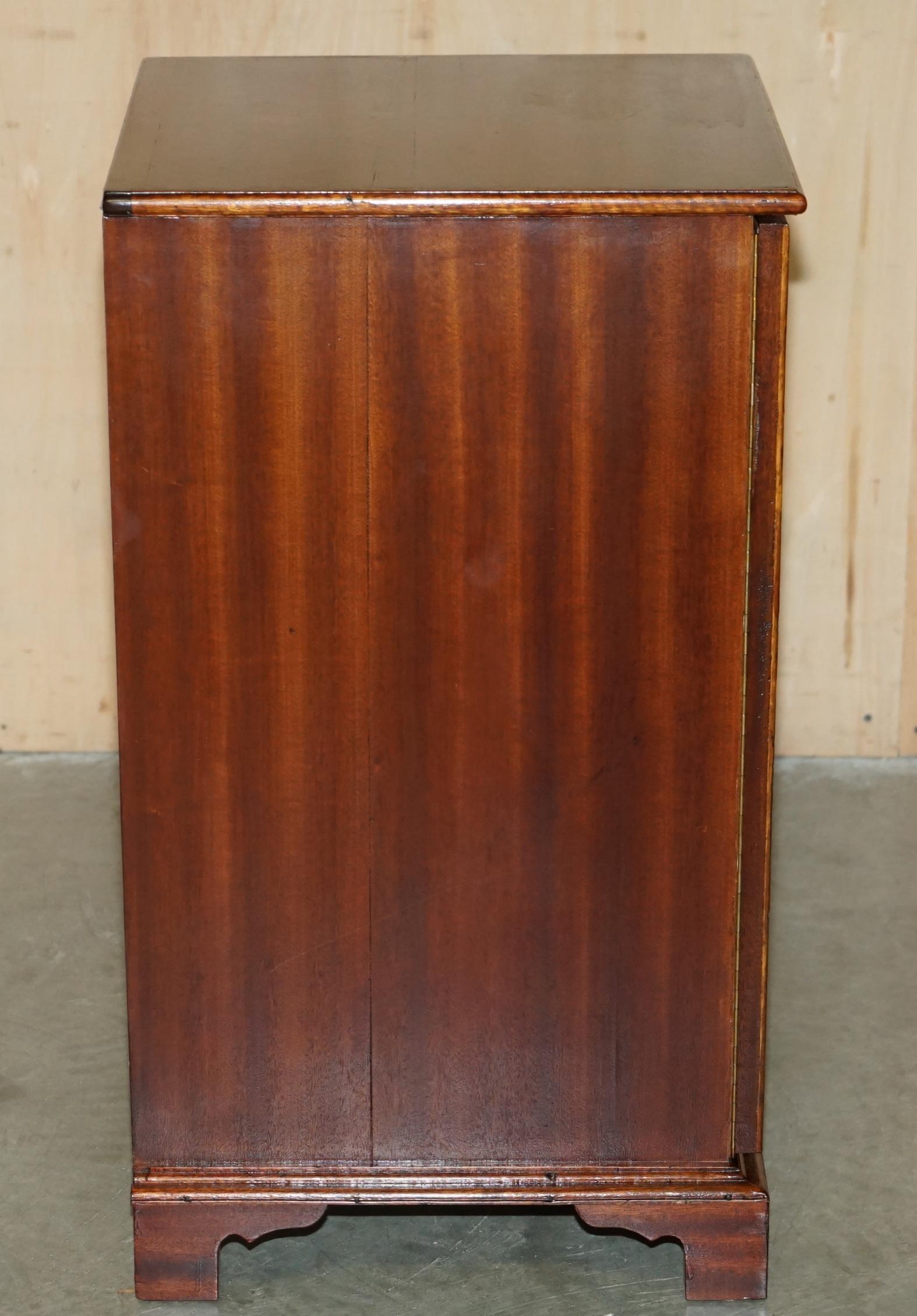 ViNTAGE MID CENTURY MODERN FLAmed HARDWOOD RECORD PLAYER media CABINET en vente 2